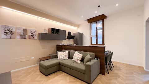 Annuncio Airbnb popolare: Exclusive Suite Downtown with Private Garage a Forlì