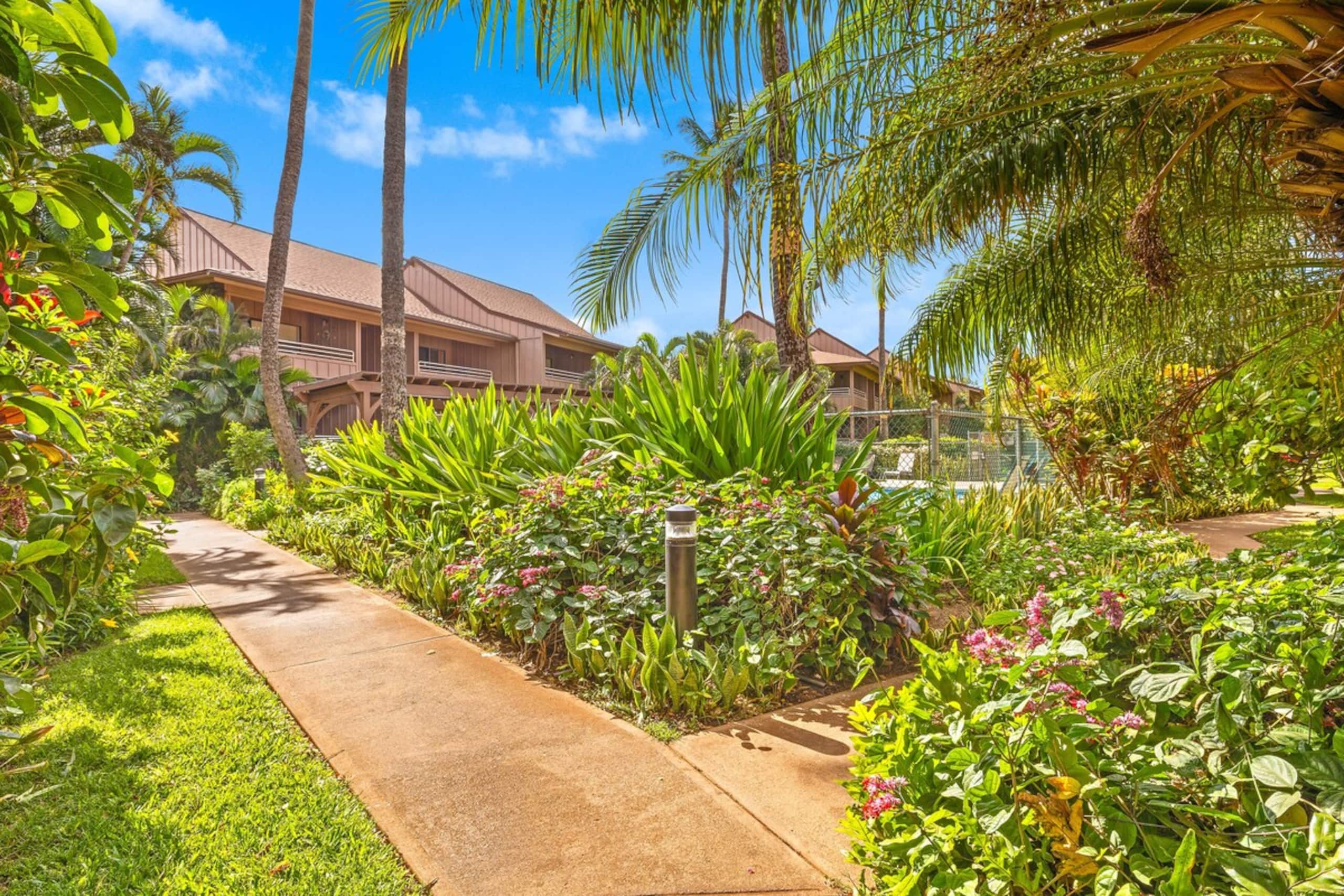 Great condo steps away from beach - Photo 44