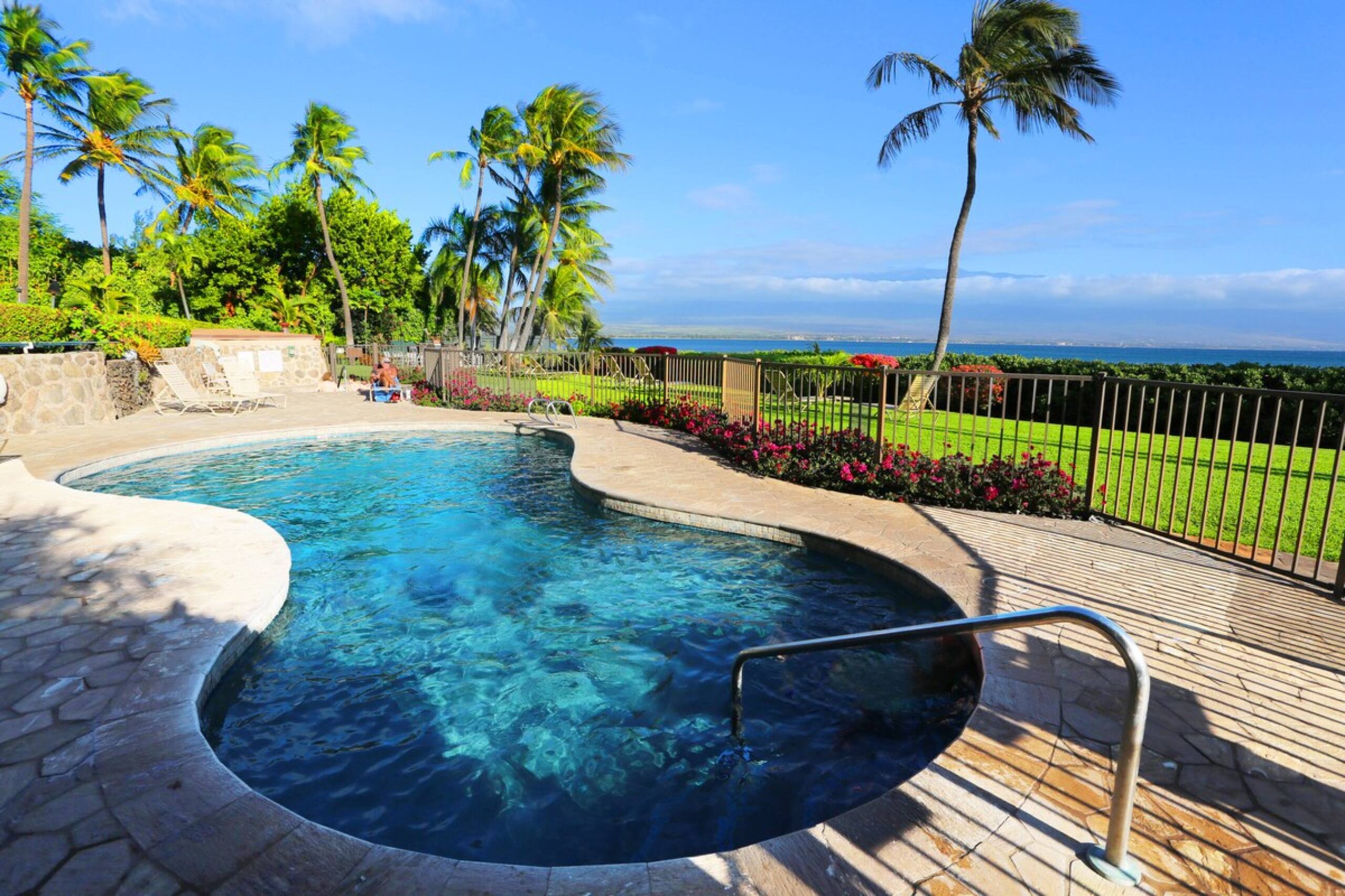 Breathtaking, FRONT ROW seat to the azure Pacific - Photo 28