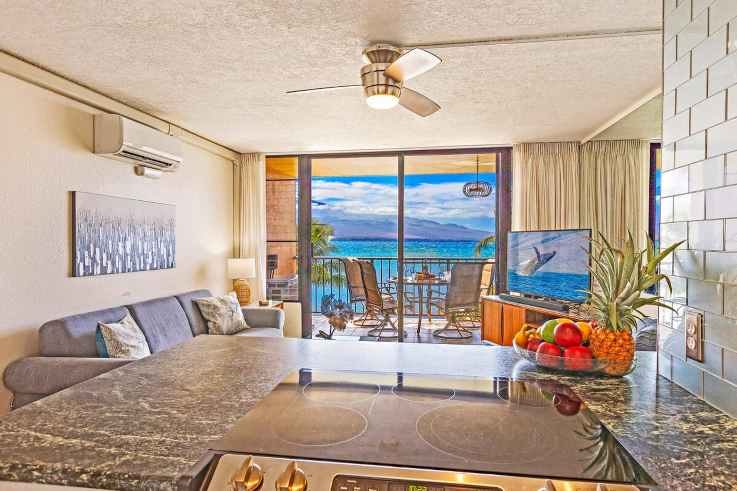 Breathtaking, FRONT ROW seat to the azure Pacific - Photo 3