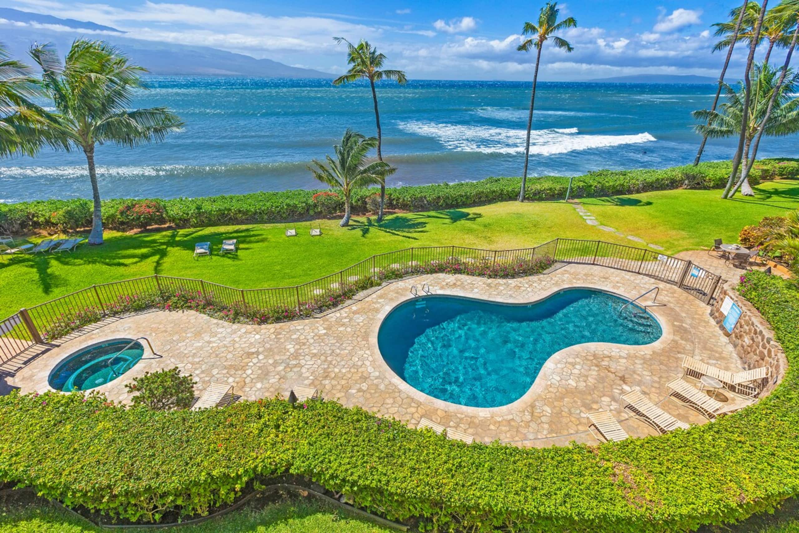 Breathtaking, FRONT ROW seat to the azure Pacific - Photo 22