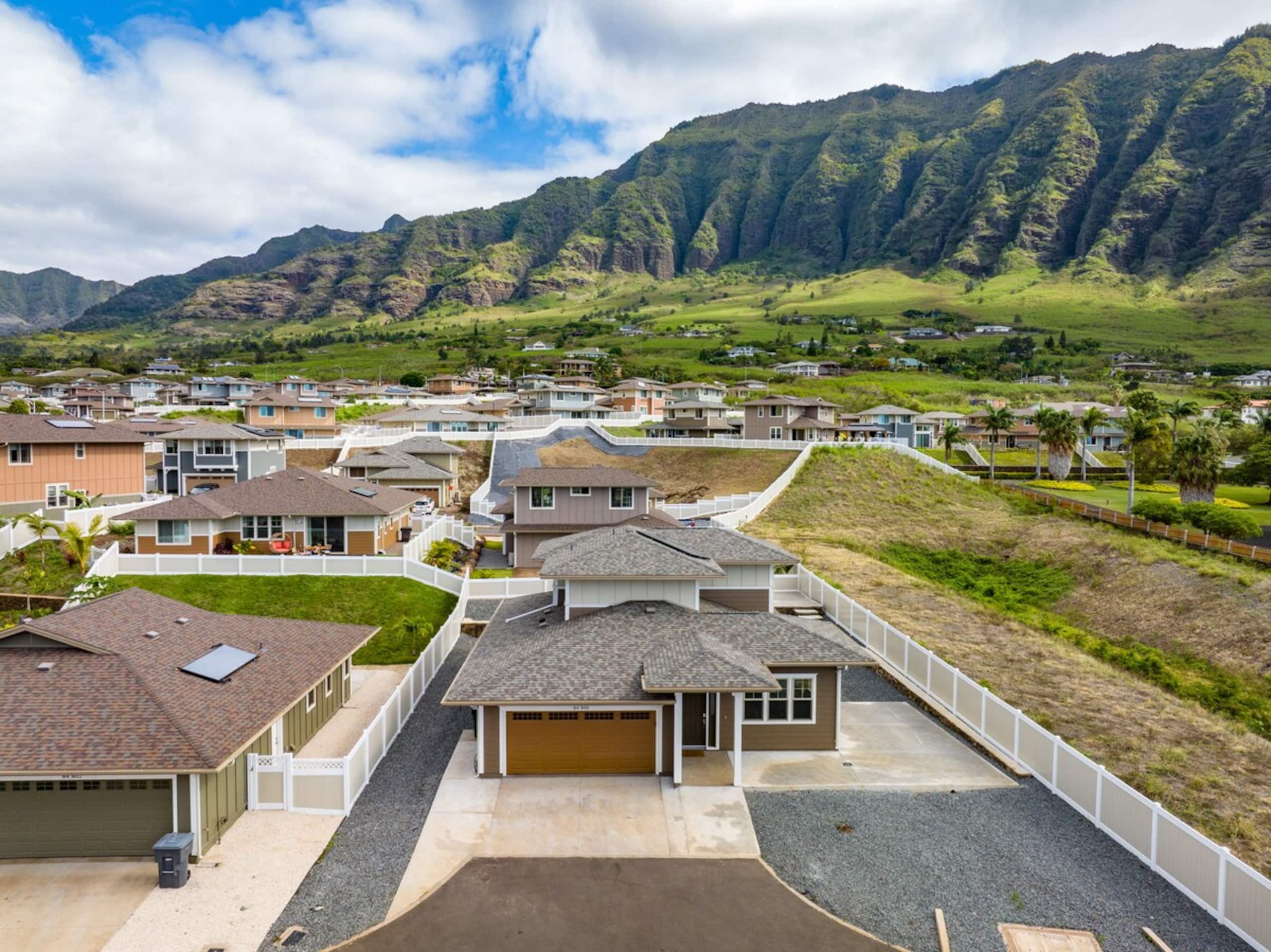 Makaha Villa by AvantStay, Mountain + Ocean Views - Photo 50