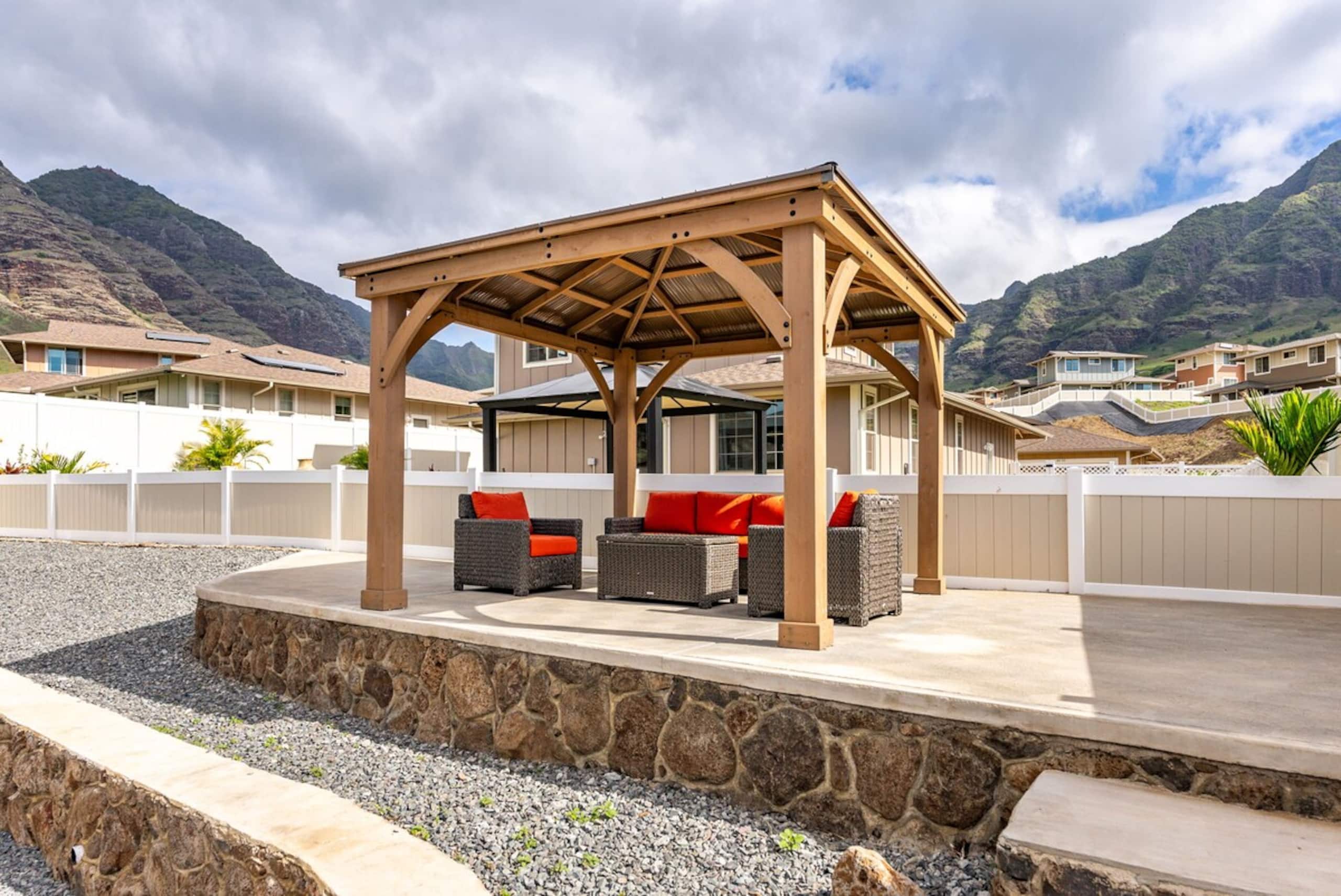 Makaha Villa by AvantStay, Mountain + Ocean Views - Photo 32