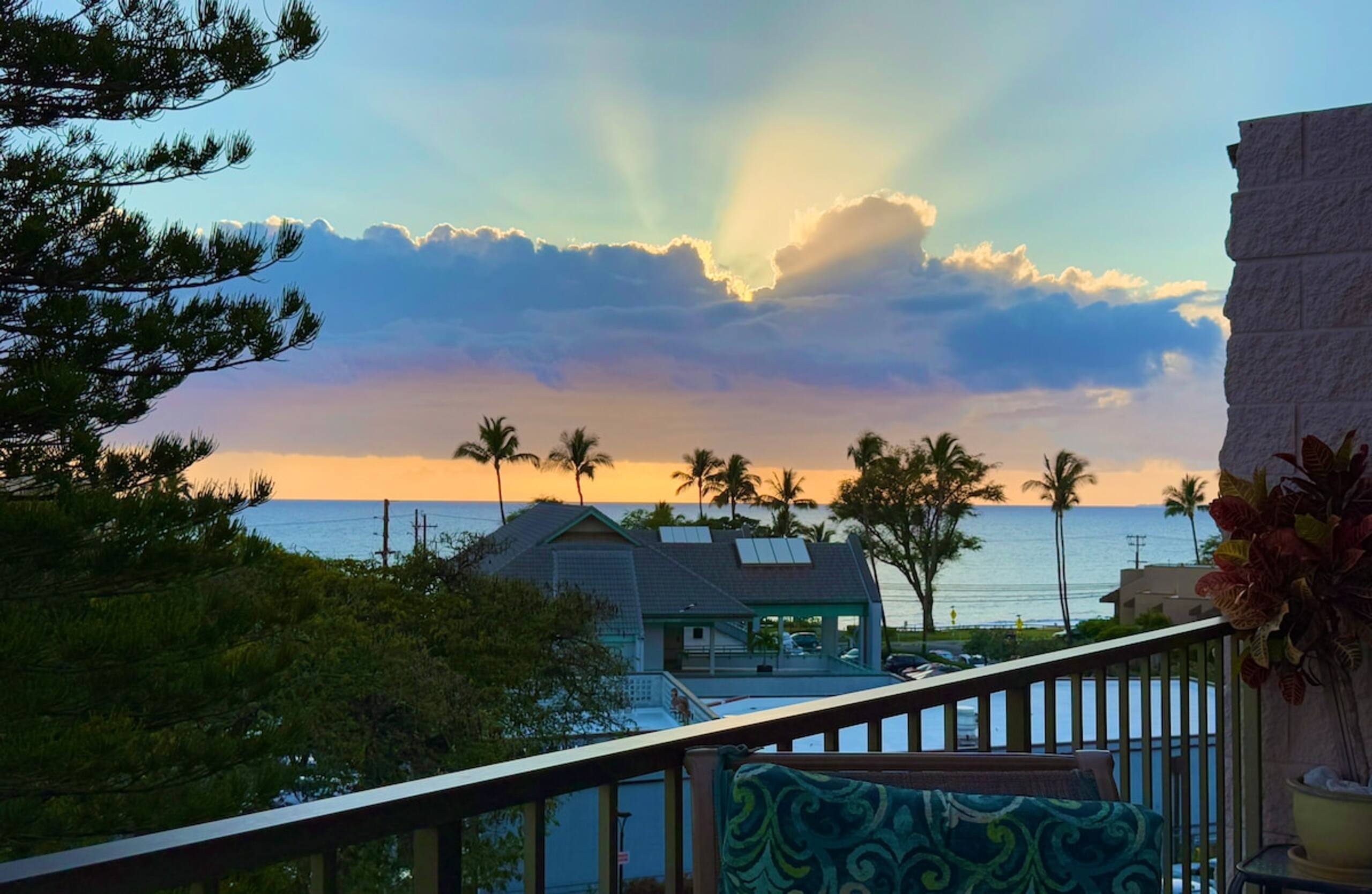 Kihei Alii Kai Front Row Penthouse, Walk to Beach - Photo 16