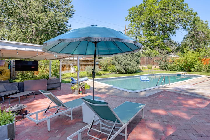 Spacious Denver Getaway W/ Pool, Hot Tub & More - Denver, CO
