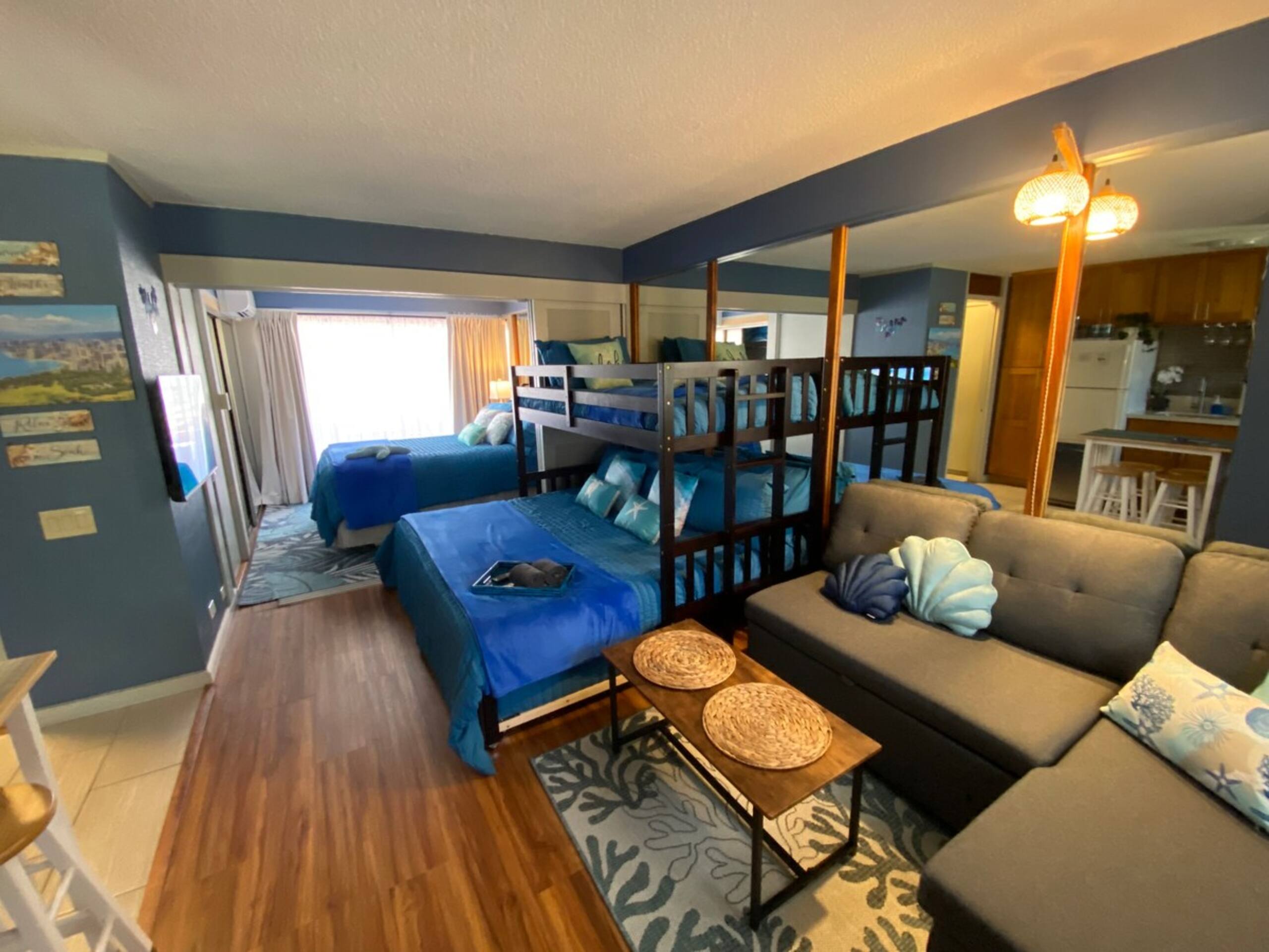 Wakiki condo near beach, kitchen, pool, sleeps 8 - Photo 6
