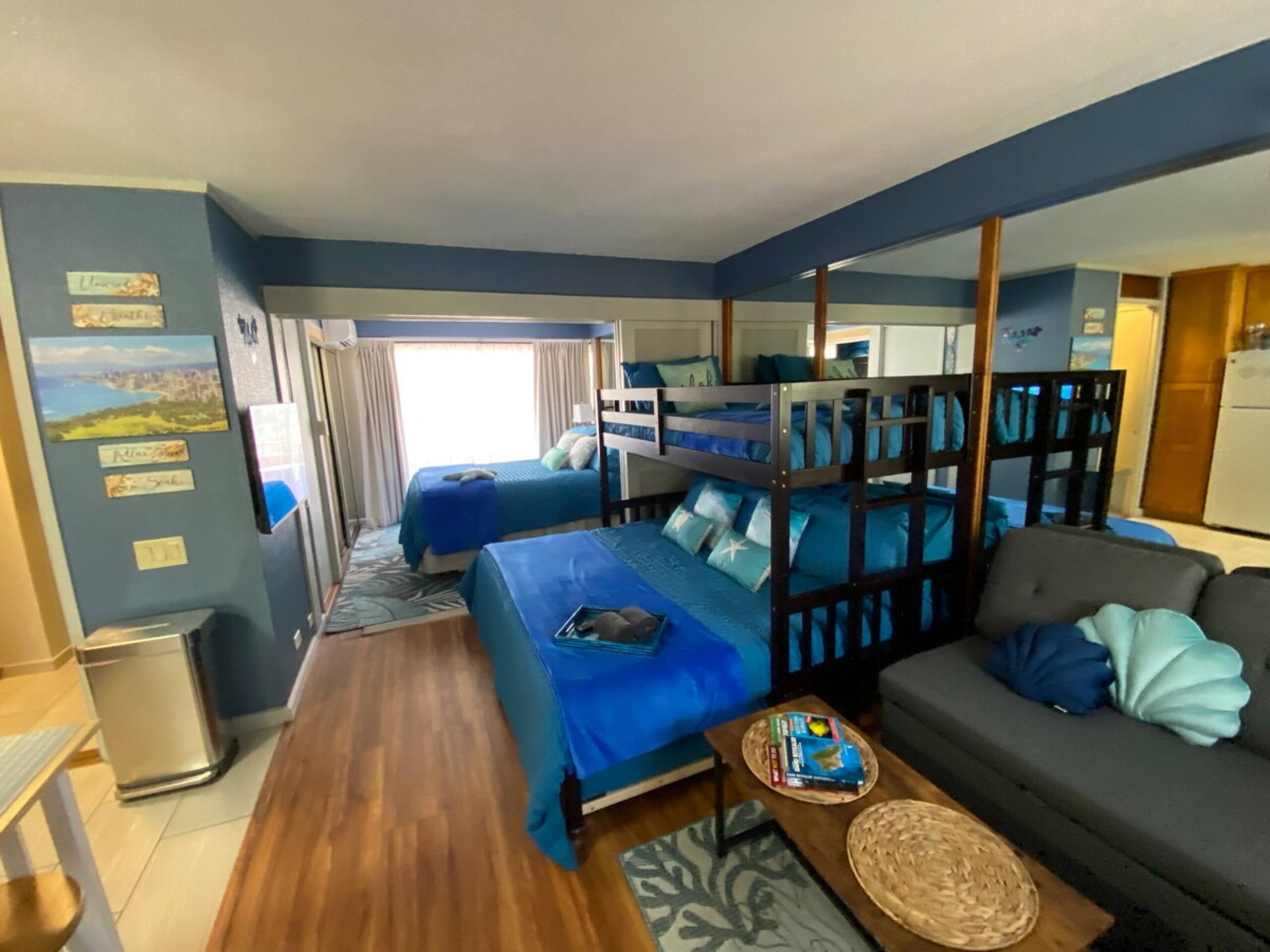 Wakiki condo near beach, kitchen, pool, sleeps 8 - Photo 4