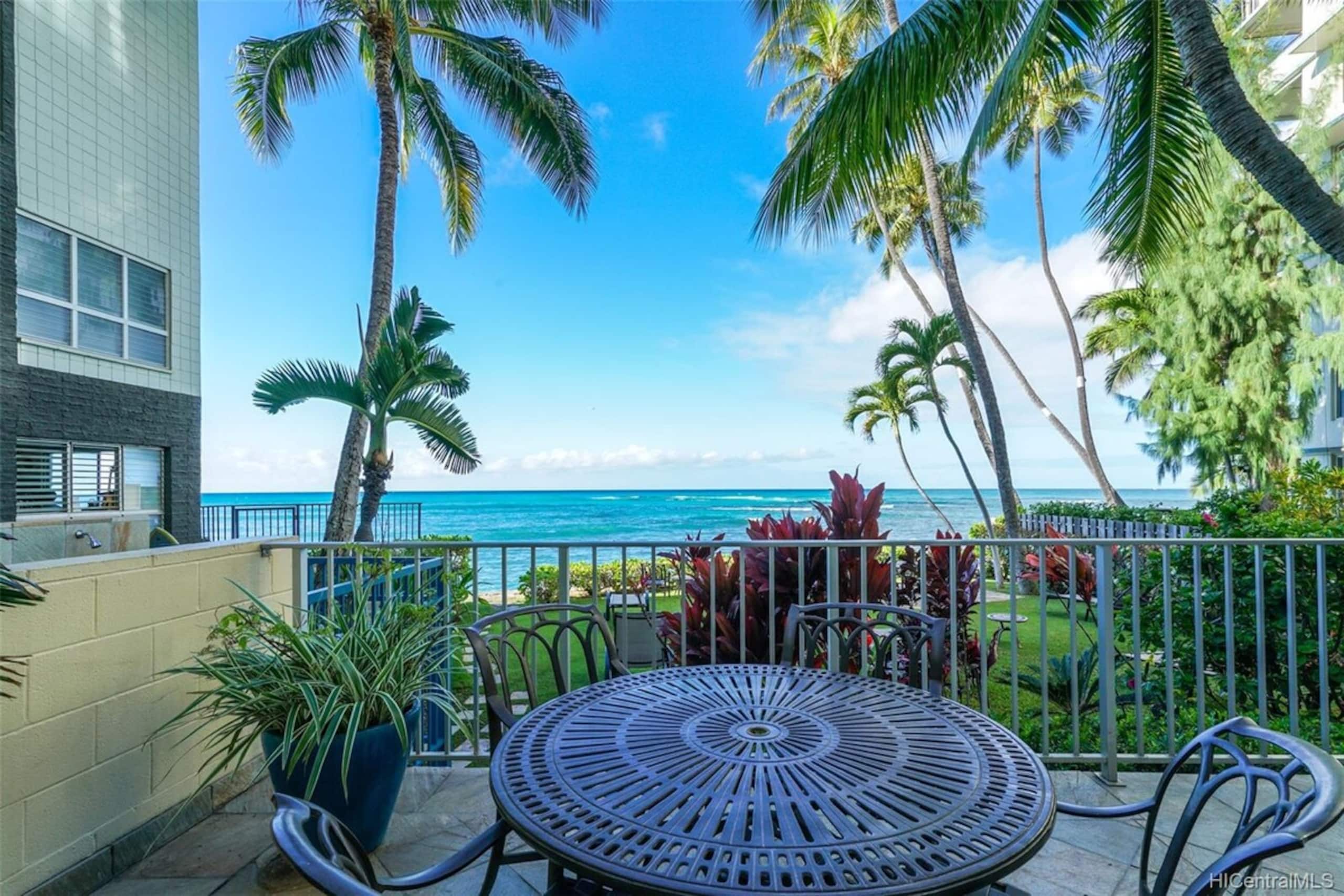 Waikiki - Ocean Front Hotel - Photo 8