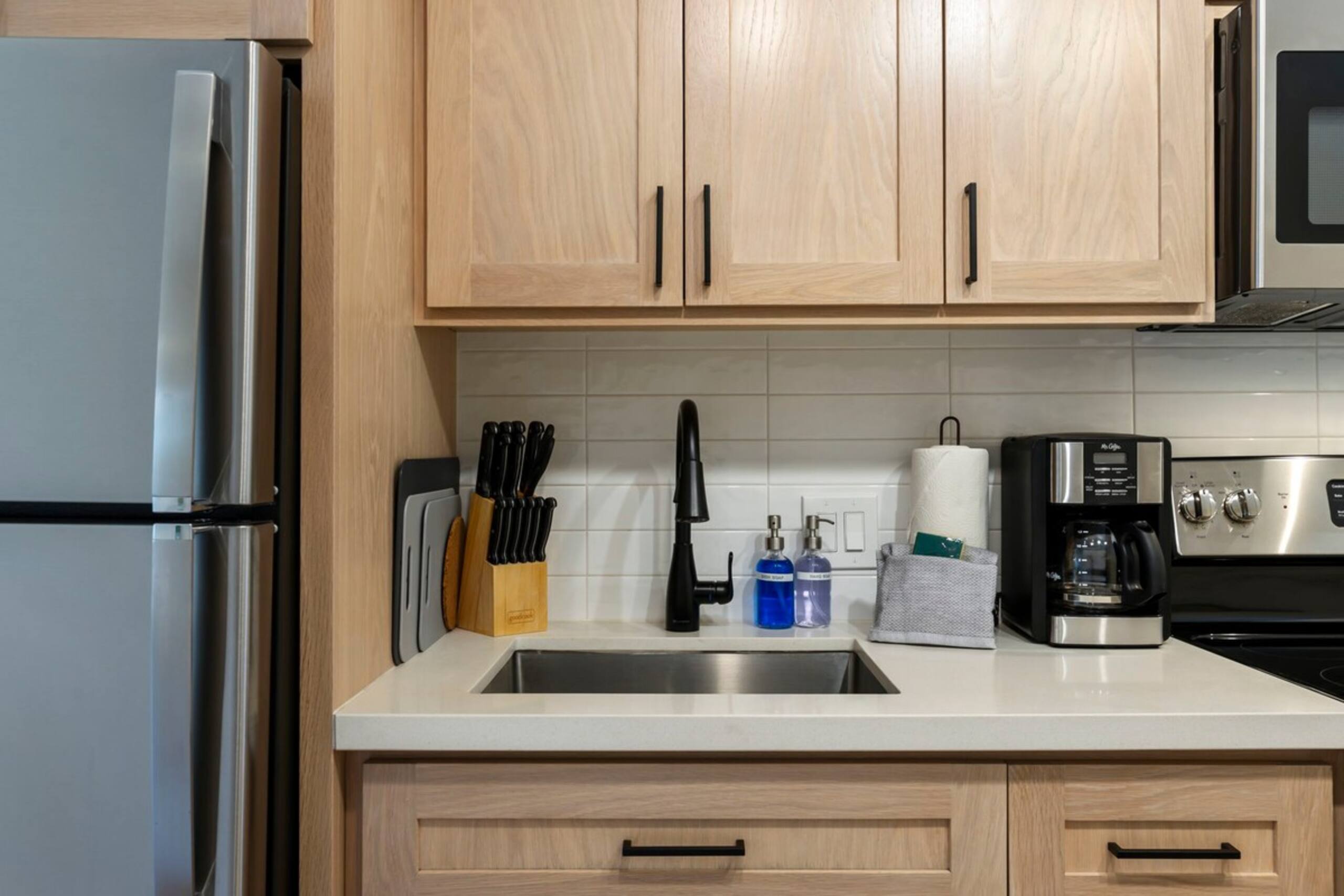 Remodeled Ground floor studio AC across from beach - Photo 17