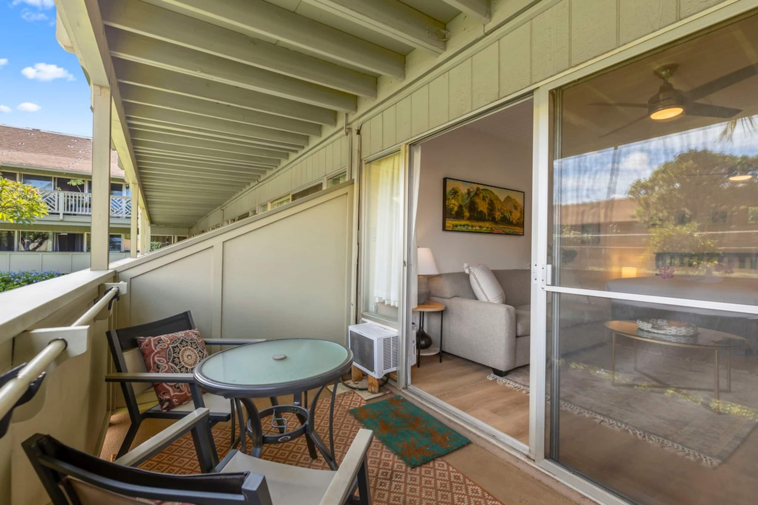 Remodeled Ground floor studio AC across from beach - Photo 12