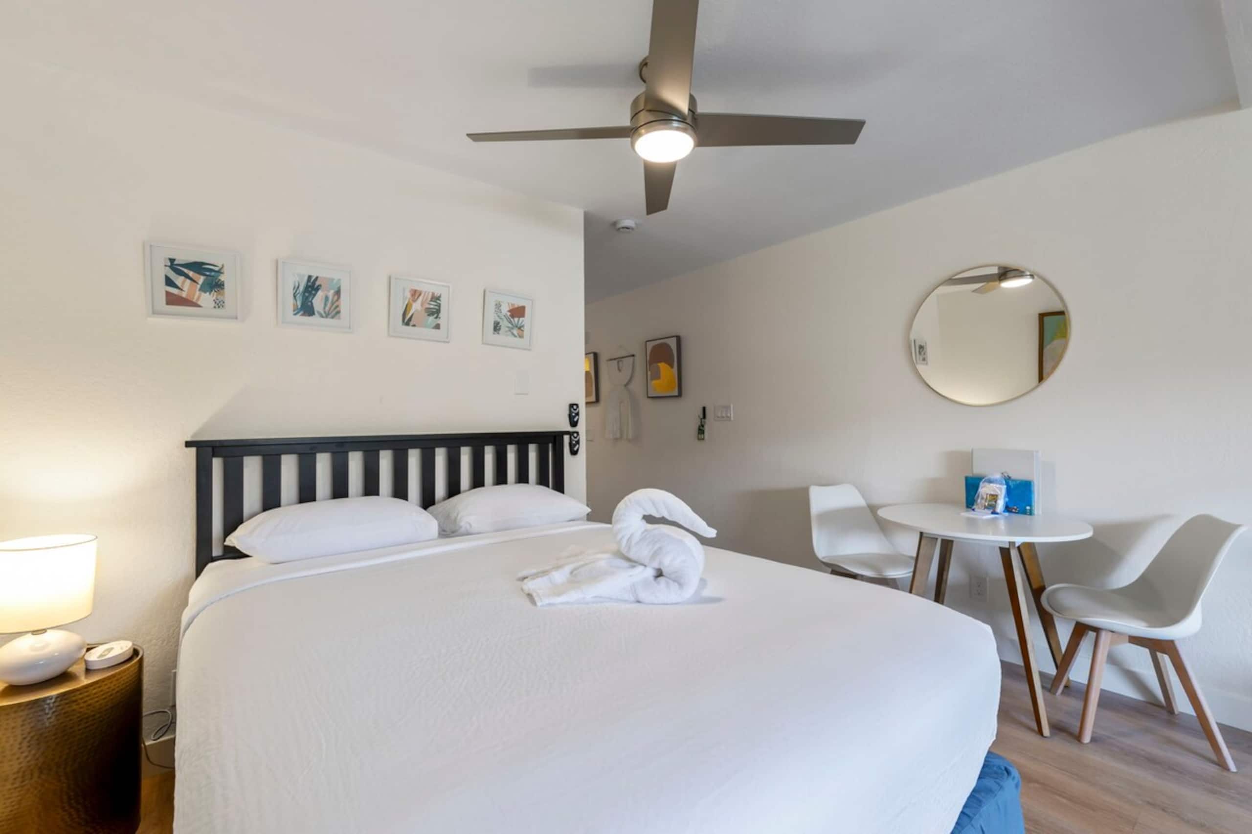 Remodeled Ground floor studio AC across from beach - Photo 19