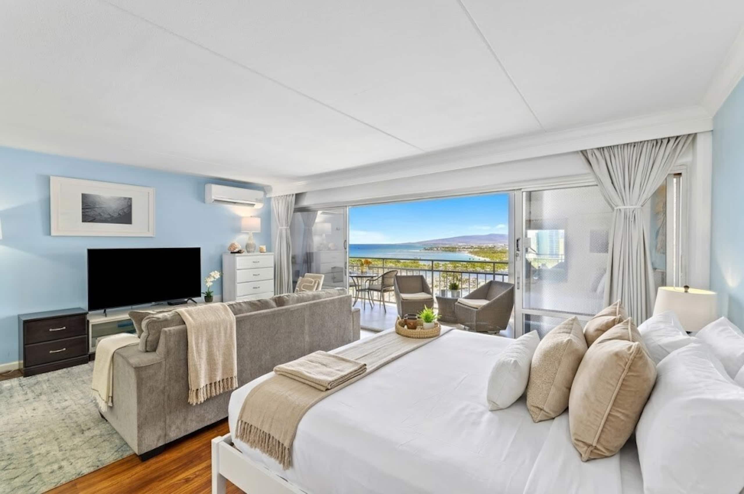 Stunning 20F Ocean Views: Waikiki Coastal Paradise - Main photo