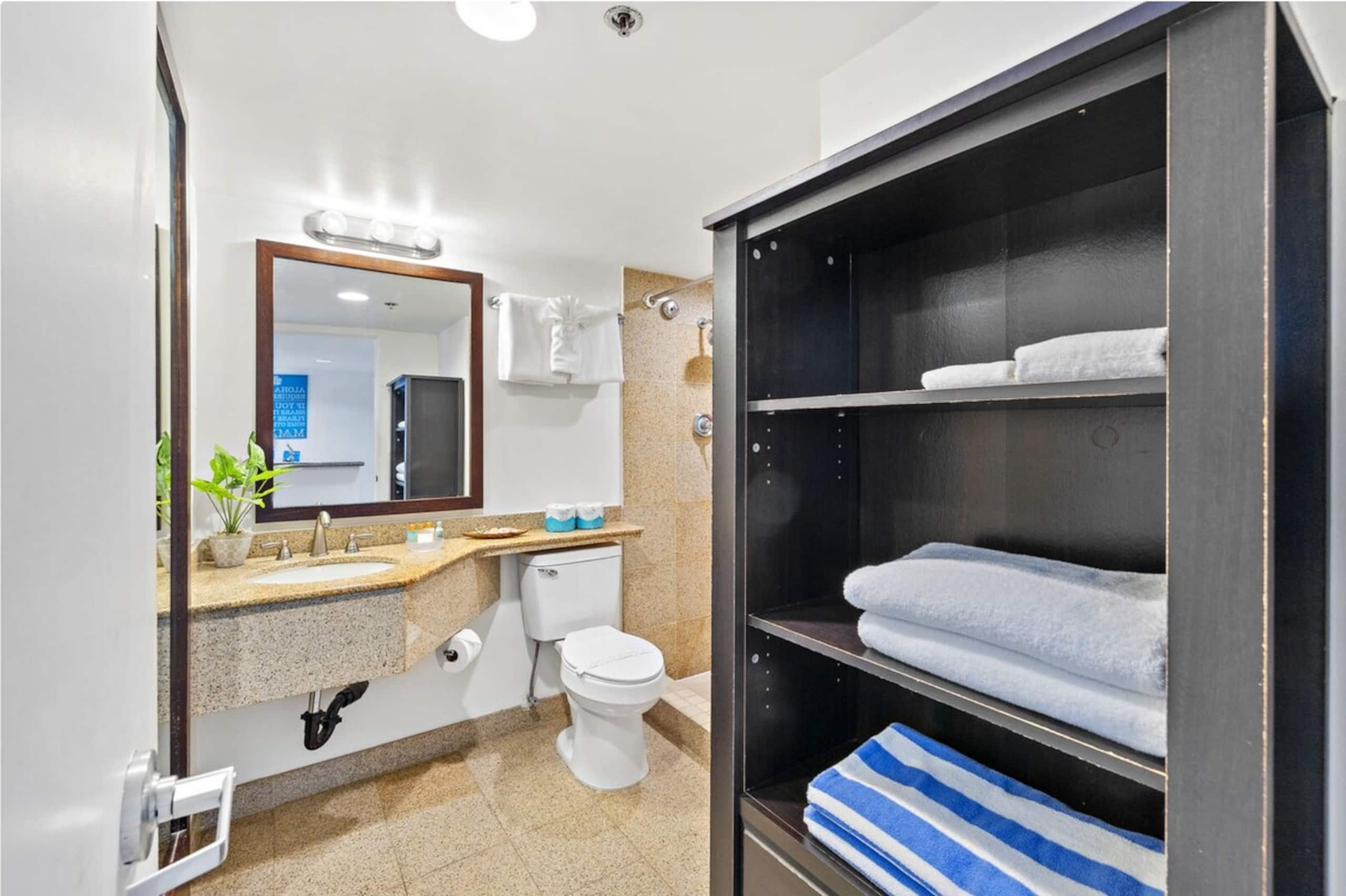 Stunning 20F Ocean Views: Waikiki Coastal Paradise - Photo 12