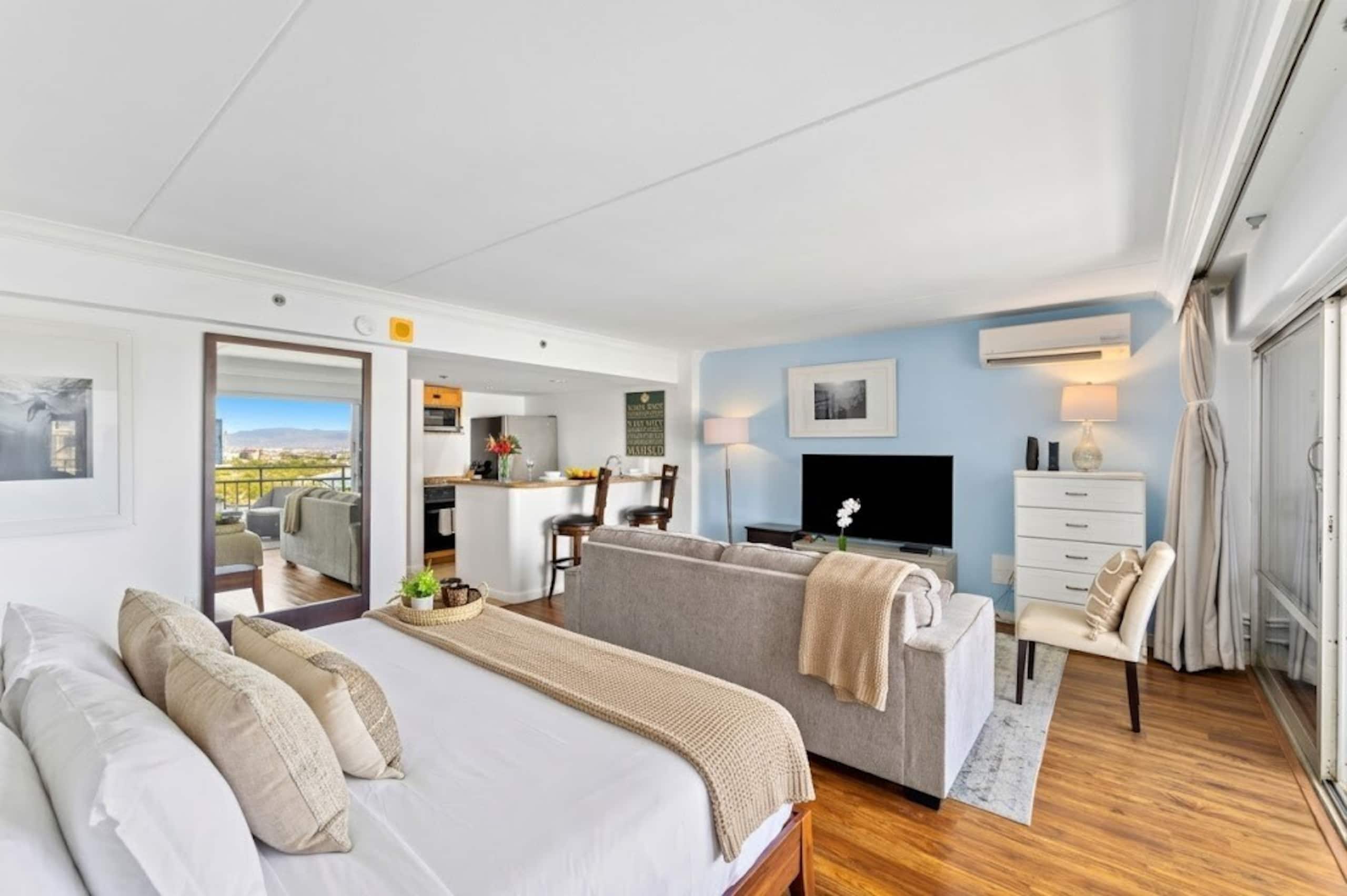 Stunning 20F Ocean Views: Waikiki Coastal Paradise - Photo 14