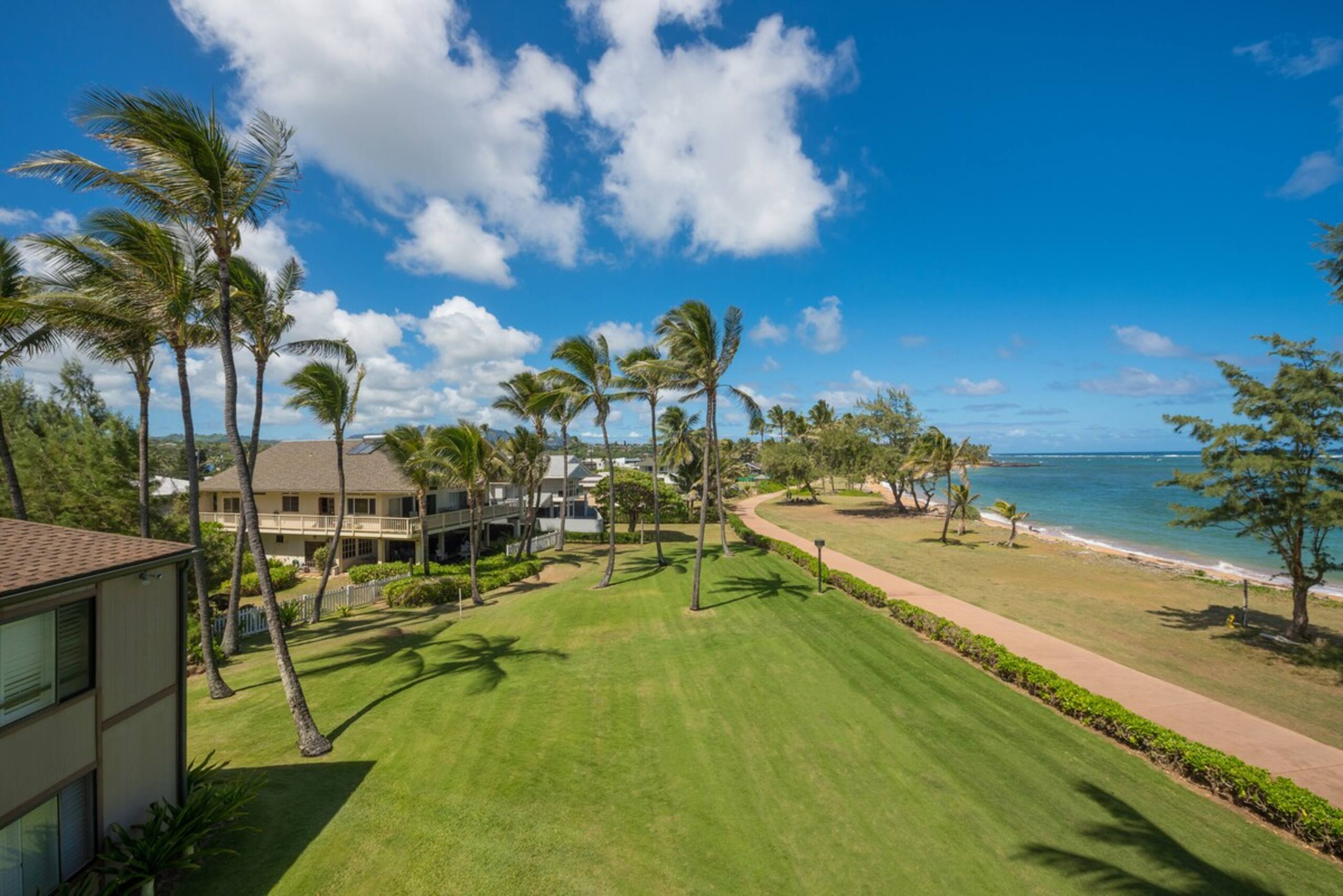 Corner Beachfront Penthouse w/AC - Photo 4