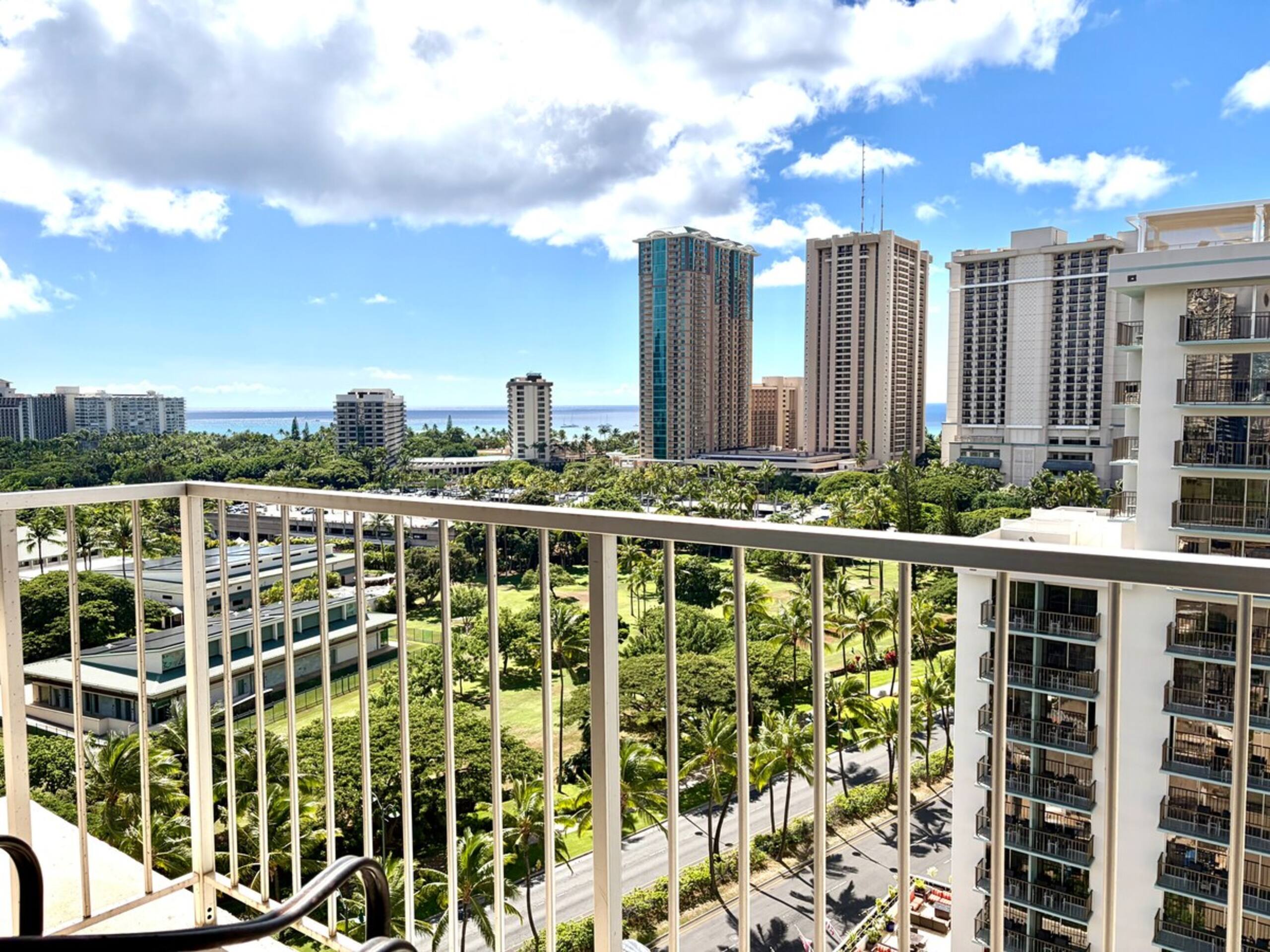 Waikiki 1 Bedroom Ocean FREE Parking Kitchen - Photo 29
