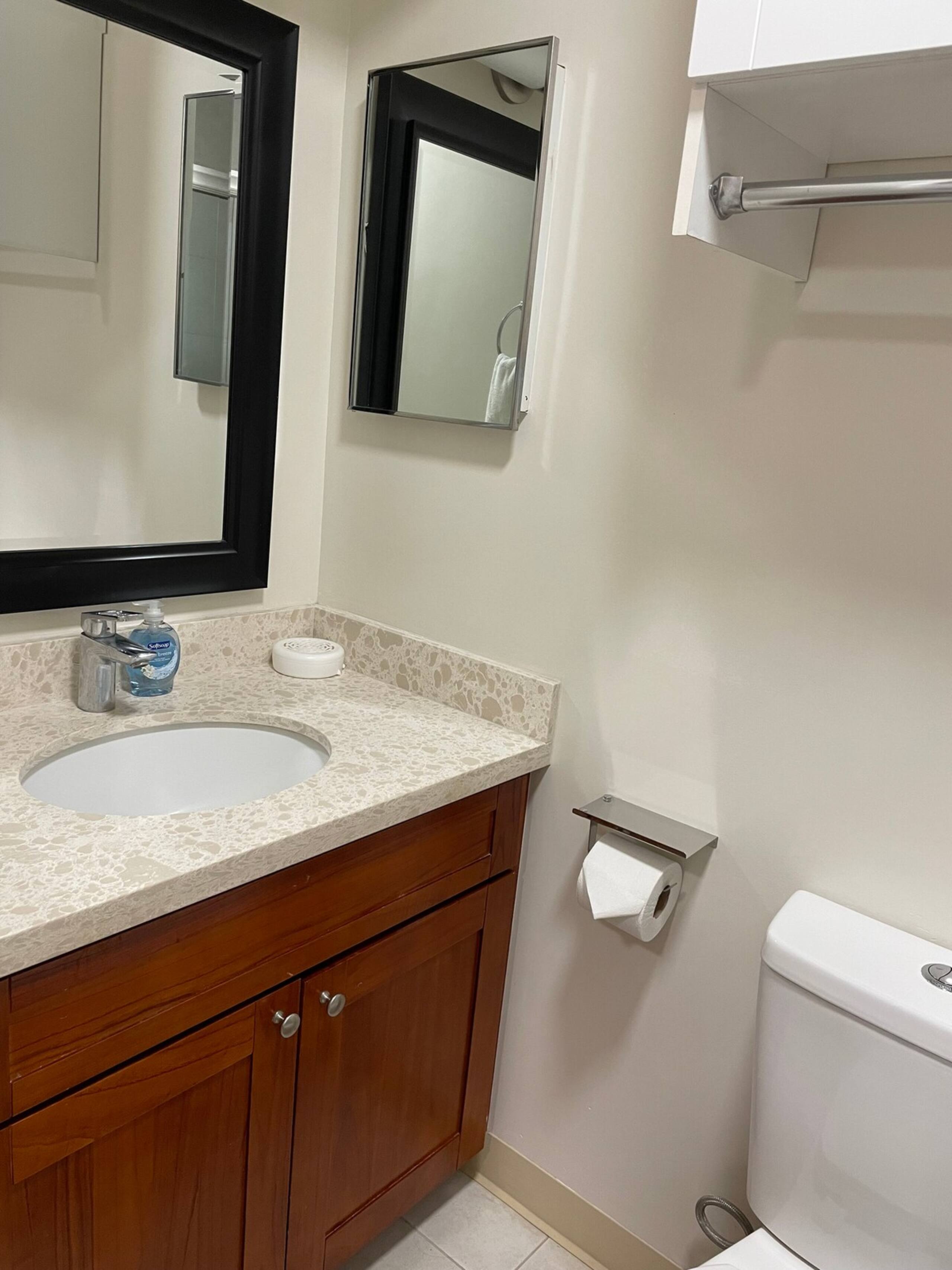 Waikiki 1 Bedroom Ocean FREE Parking Kitchen - Photo 28