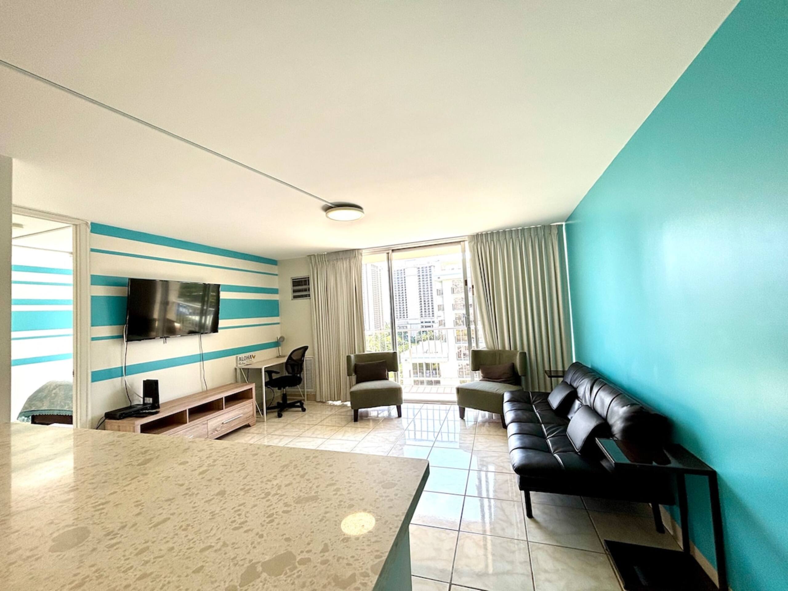 Waikiki 1 Bedroom Ocean FREE Parking Kitchen - Main photo