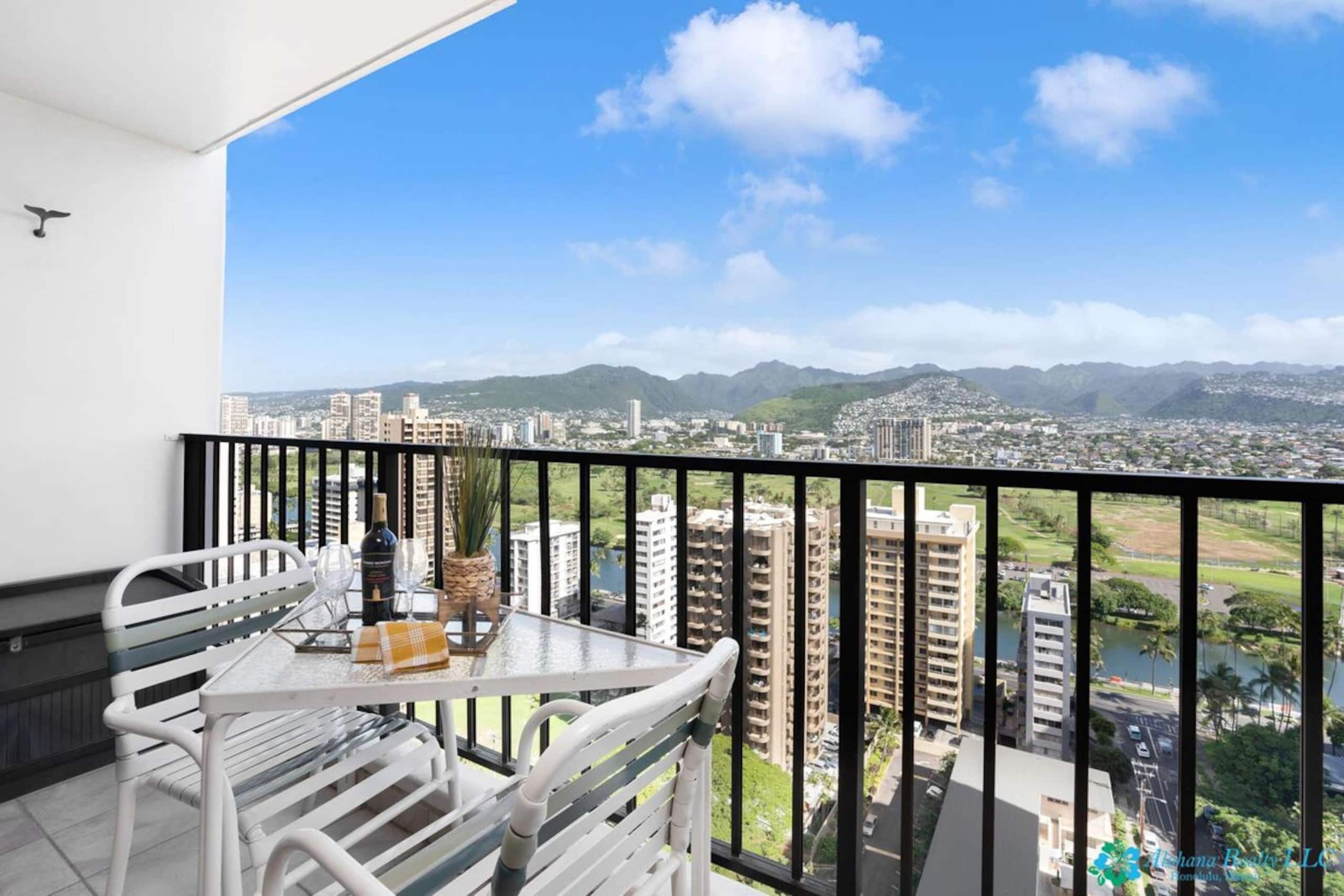 25th Fl Waikiki Banyan | King | Mtn View | Parking - Photo 3