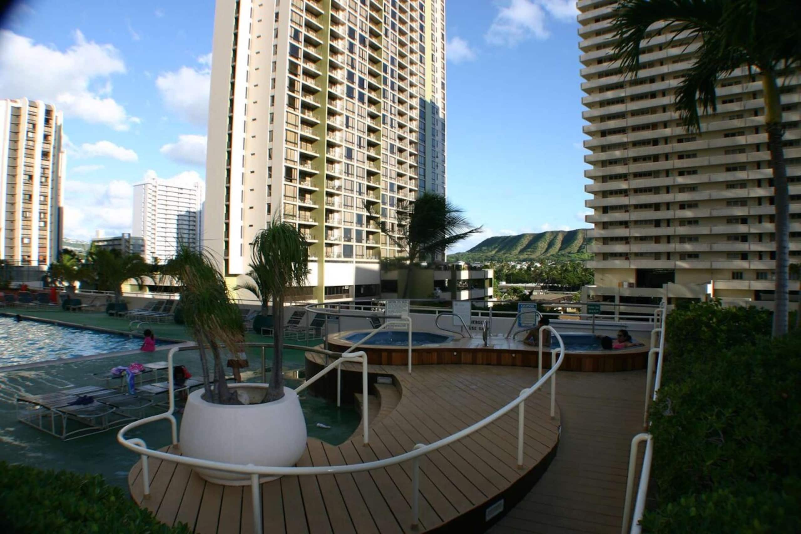 25th Fl Waikiki Banyan | King | Mtn View | Parking - Photo 14