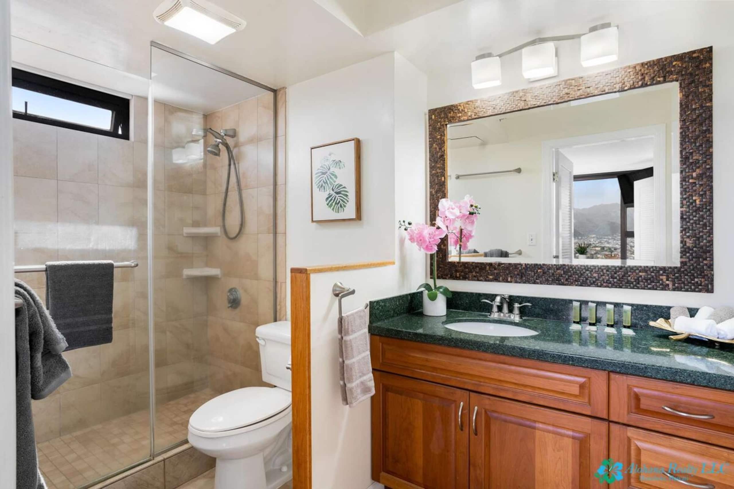25th Fl Waikiki Banyan | King | Mtn View | Parking - Photo 8