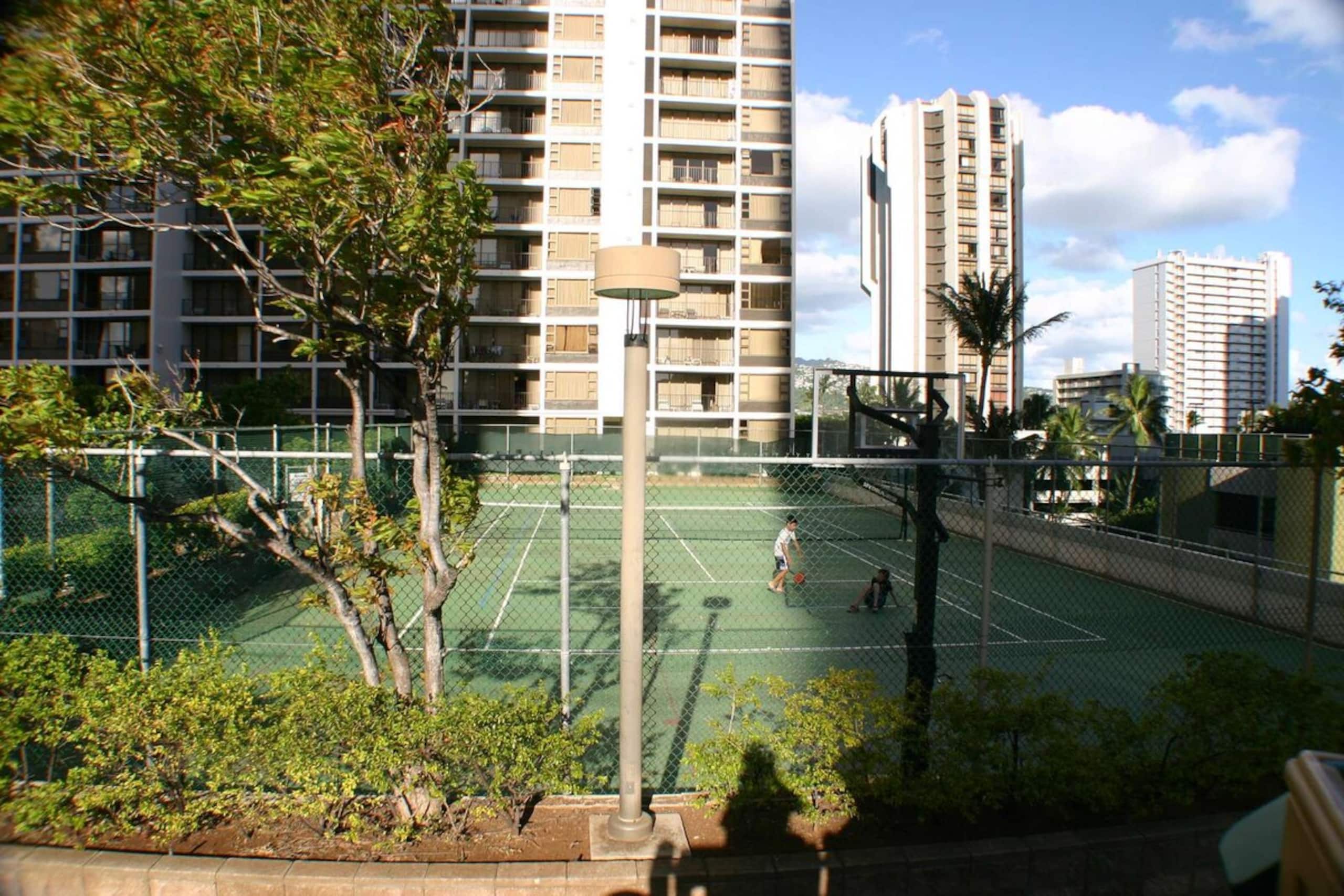 25th Fl Waikiki Banyan | King | Mtn View | Parking - Photo 21