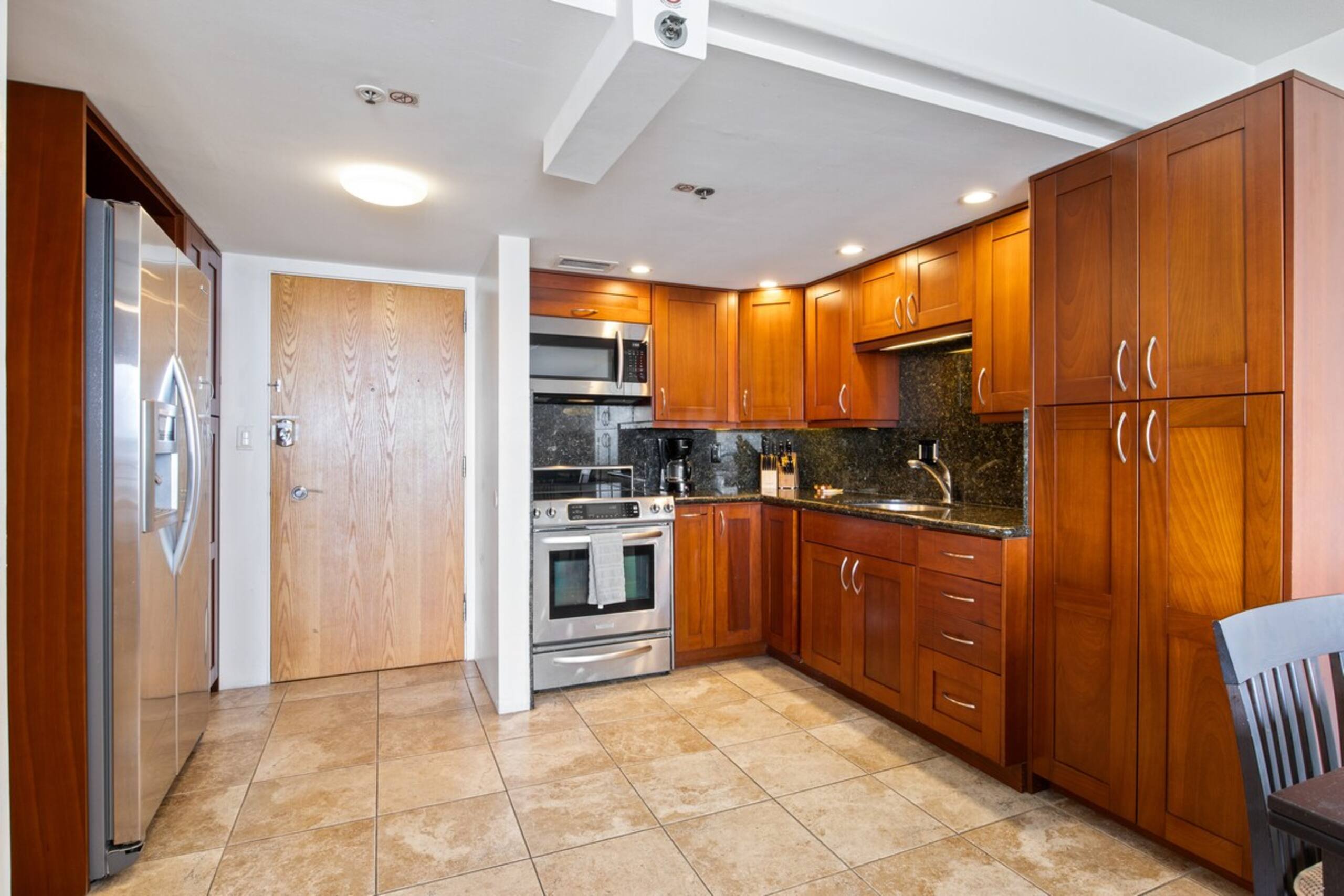 OceanView Ilikai Condo Free Parking/Pool -Sleeps 6 - Photo 6