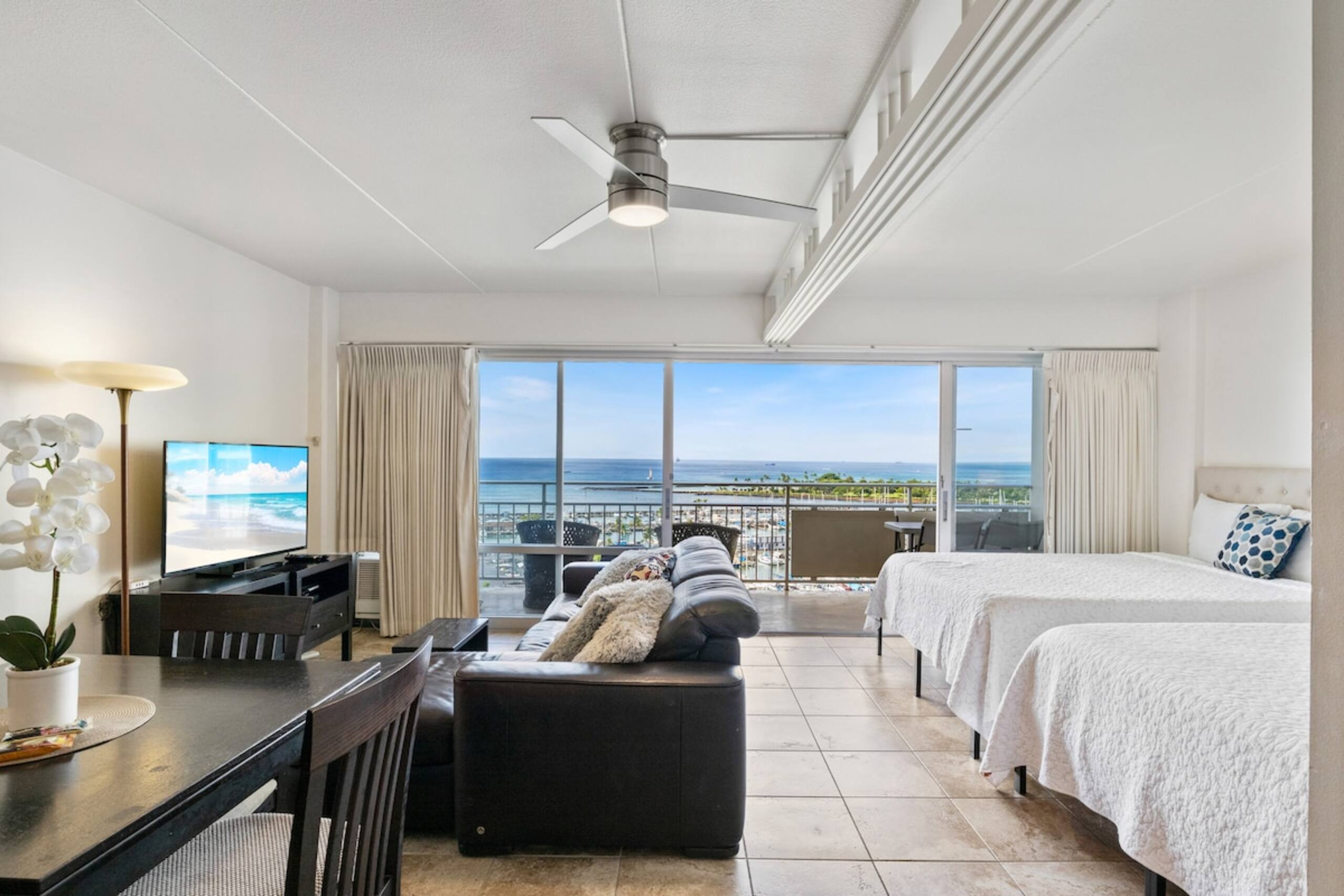 OceanView Ilikai Condo Free Parking/Pool -Sleeps 6 - Photo 2