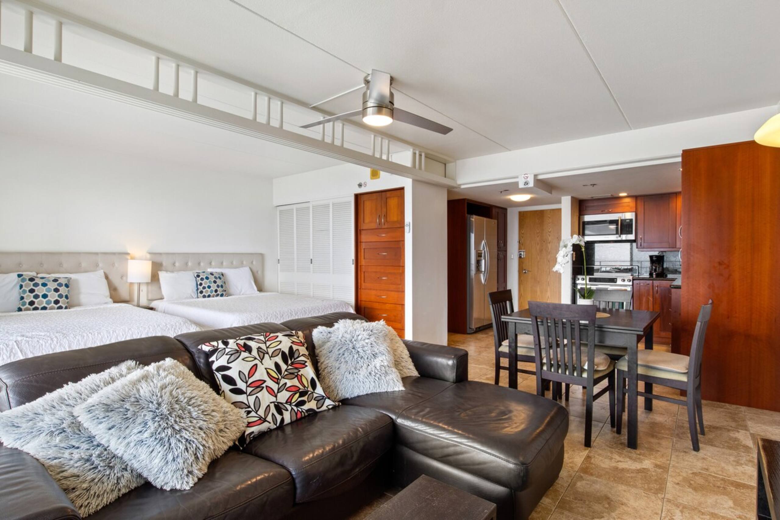 OceanView Ilikai Condo Free Parking/Pool -Sleeps 6 - Photo 7