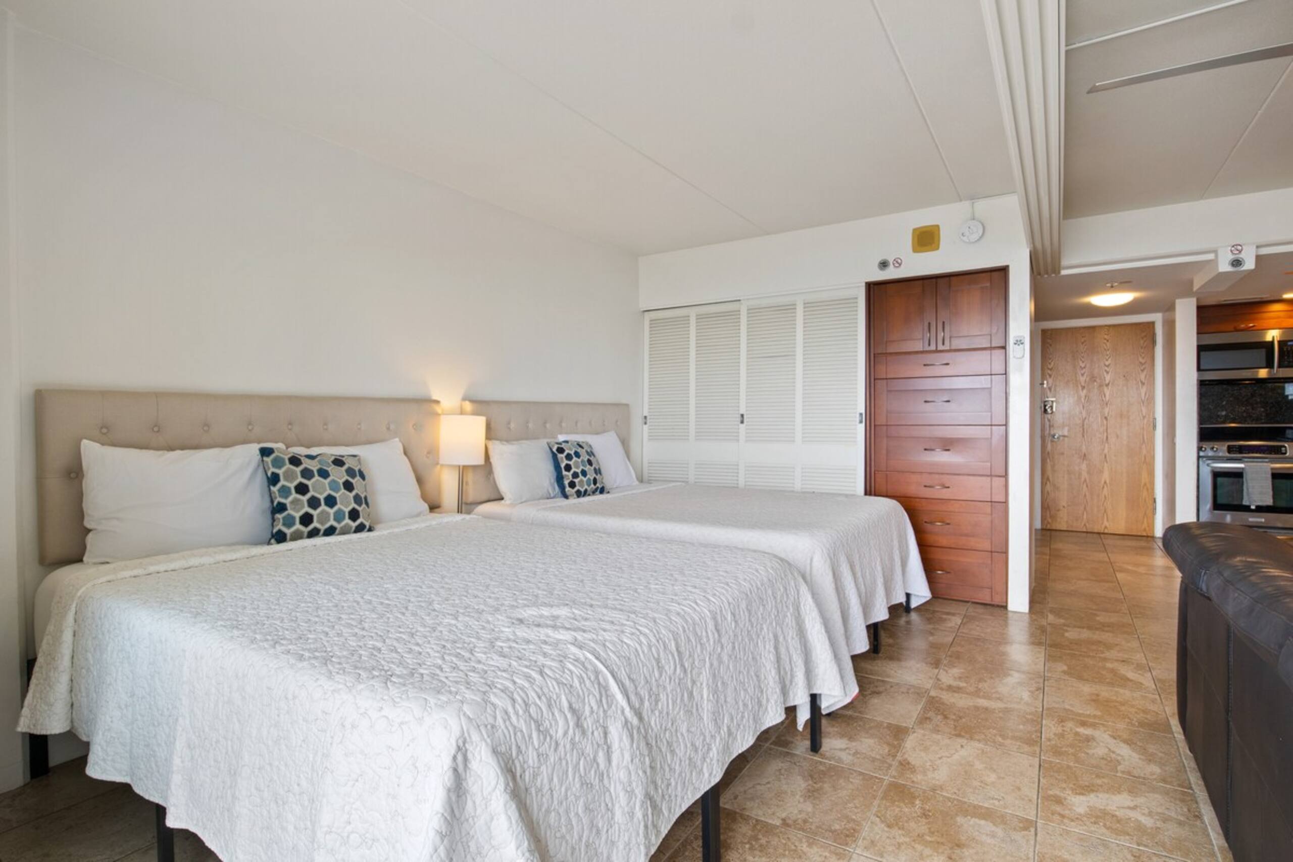 OceanView Ilikai Condo Free Parking/Pool -Sleeps 6 - Photo 26