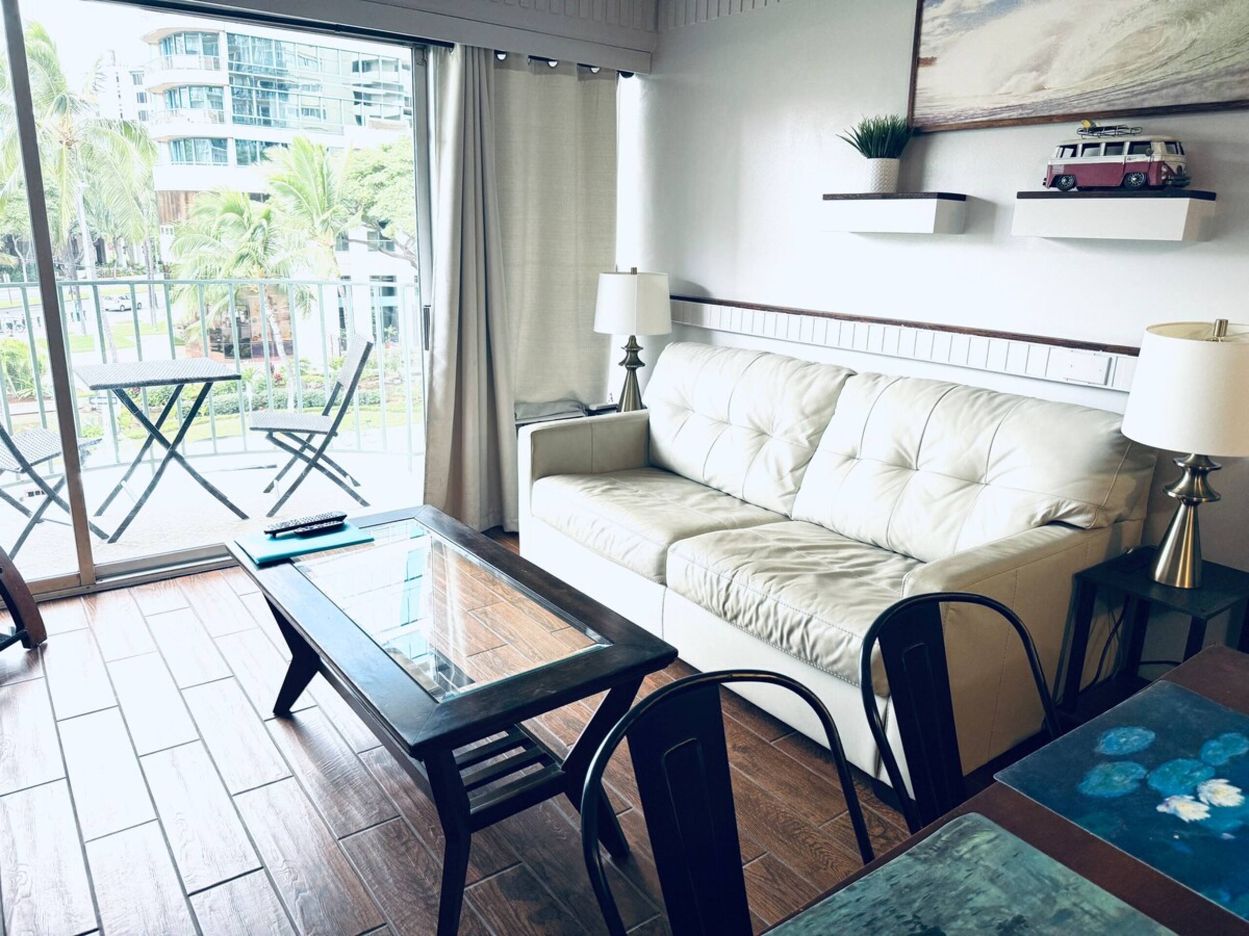 Waikiki 2 Bedroom w/ Covered Parking, Family Condo - Photo 5
