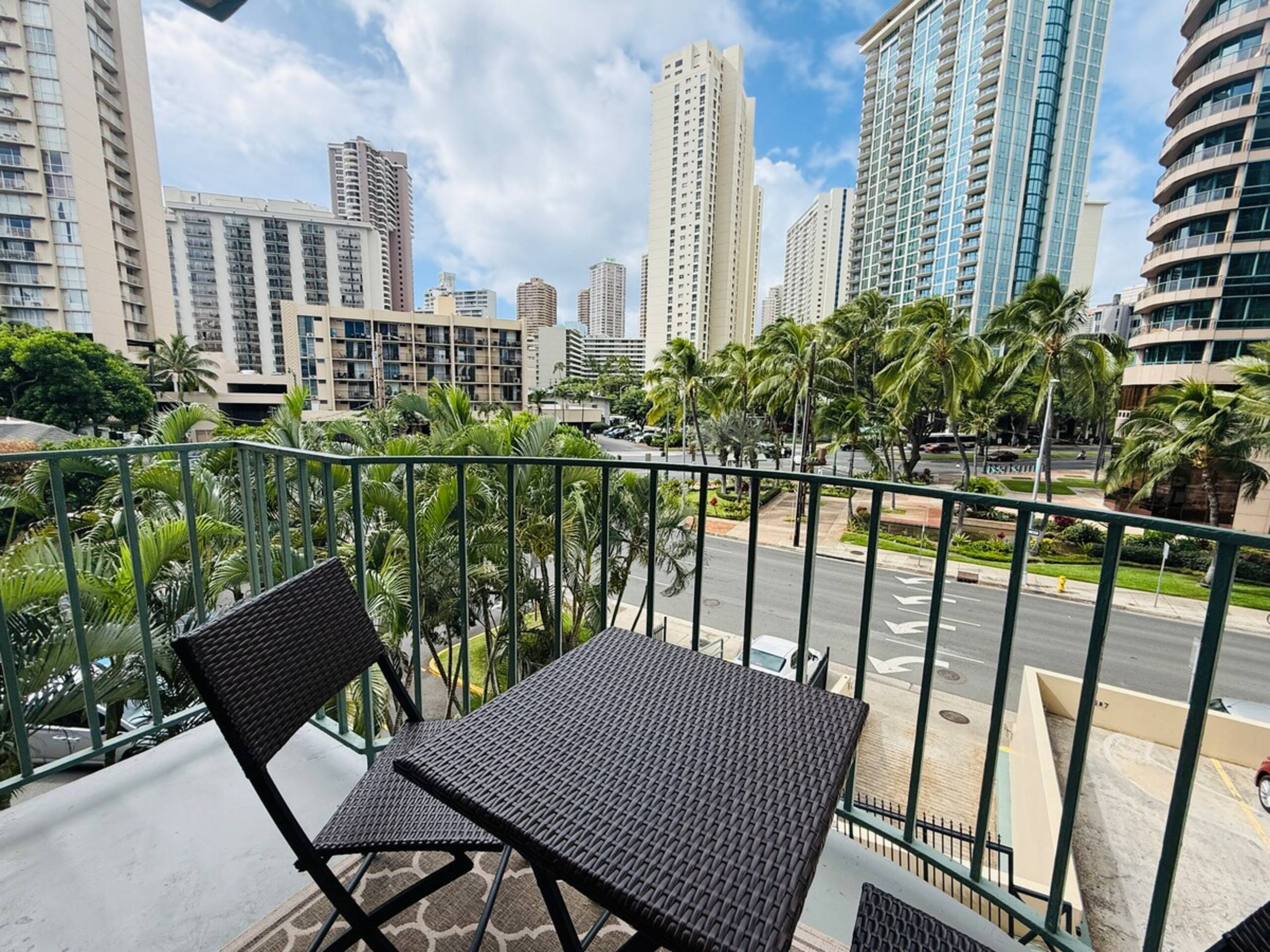 Waikiki 2 Bedroom w/ Covered Parking, Family Condo - Photo 24