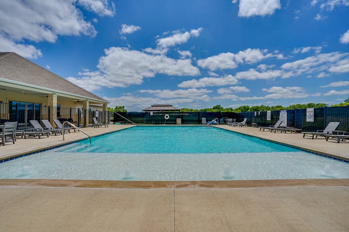 2 Mi To Dtwn Crowley! 3-unit Rental - Burleson, TX