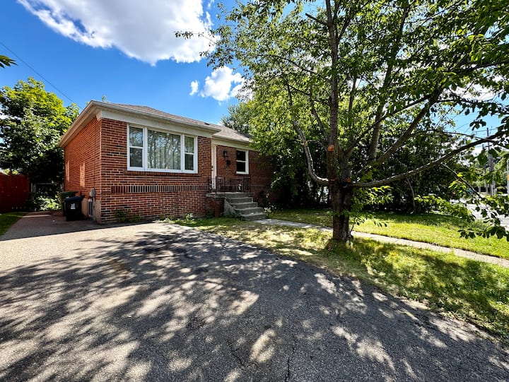 Newly Furnished Entire House - Vaughan