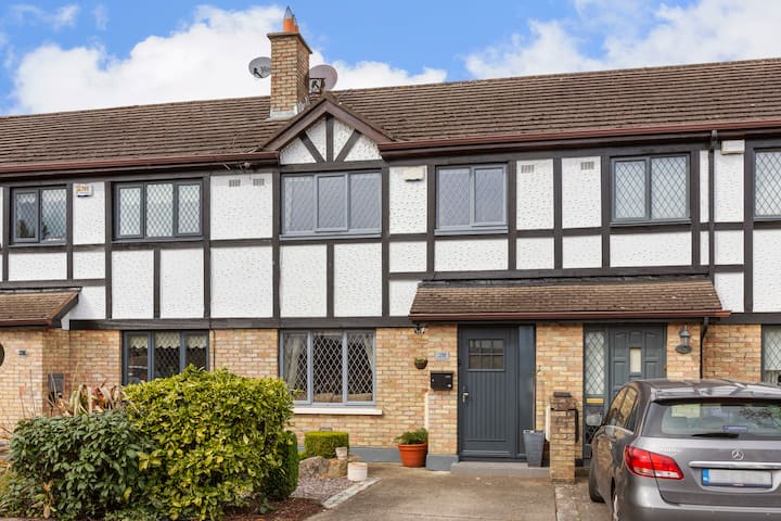 Elegant 3br Home| Garden & Parking - Dublin