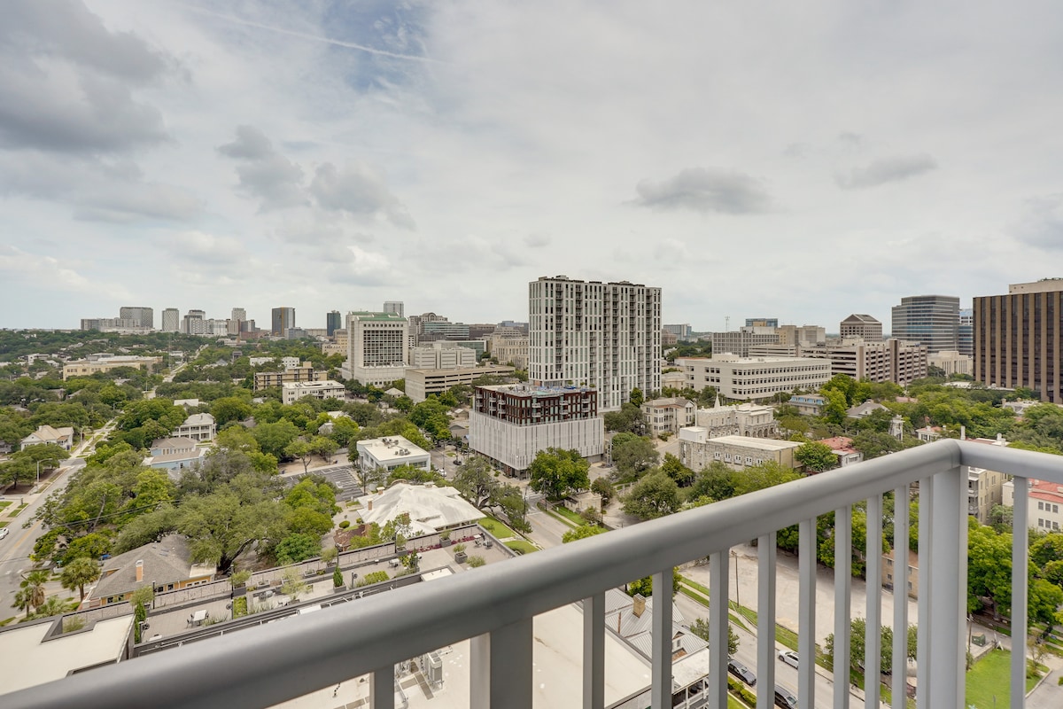 Explore Dtwn Austin! Luxe High-Rise Escape w/ Pool
