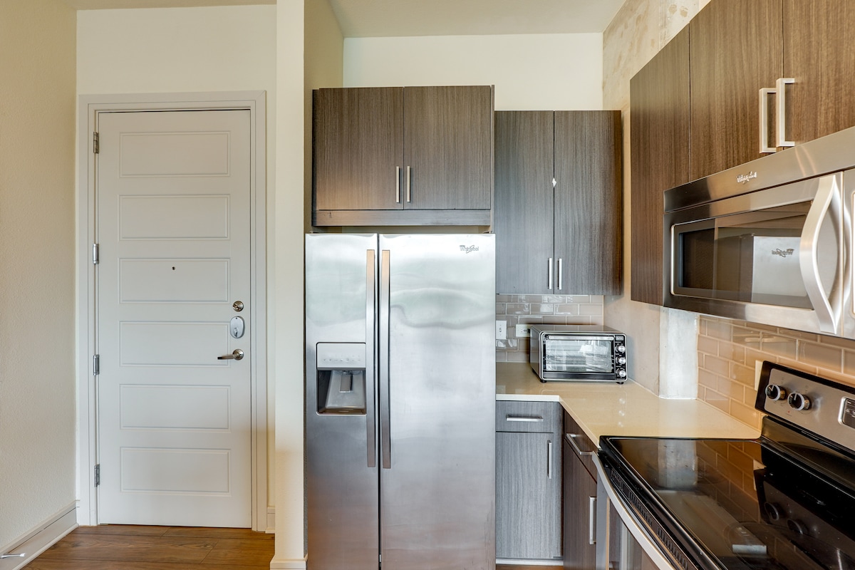 Explore Dtwn Austin! Luxe High-Rise Escape w/ Pool