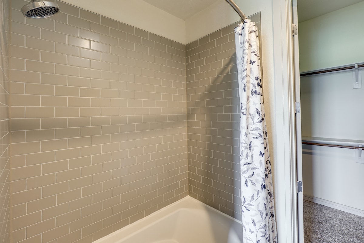 Explore Dtwn Austin! Luxe High-Rise Escape w/ Pool