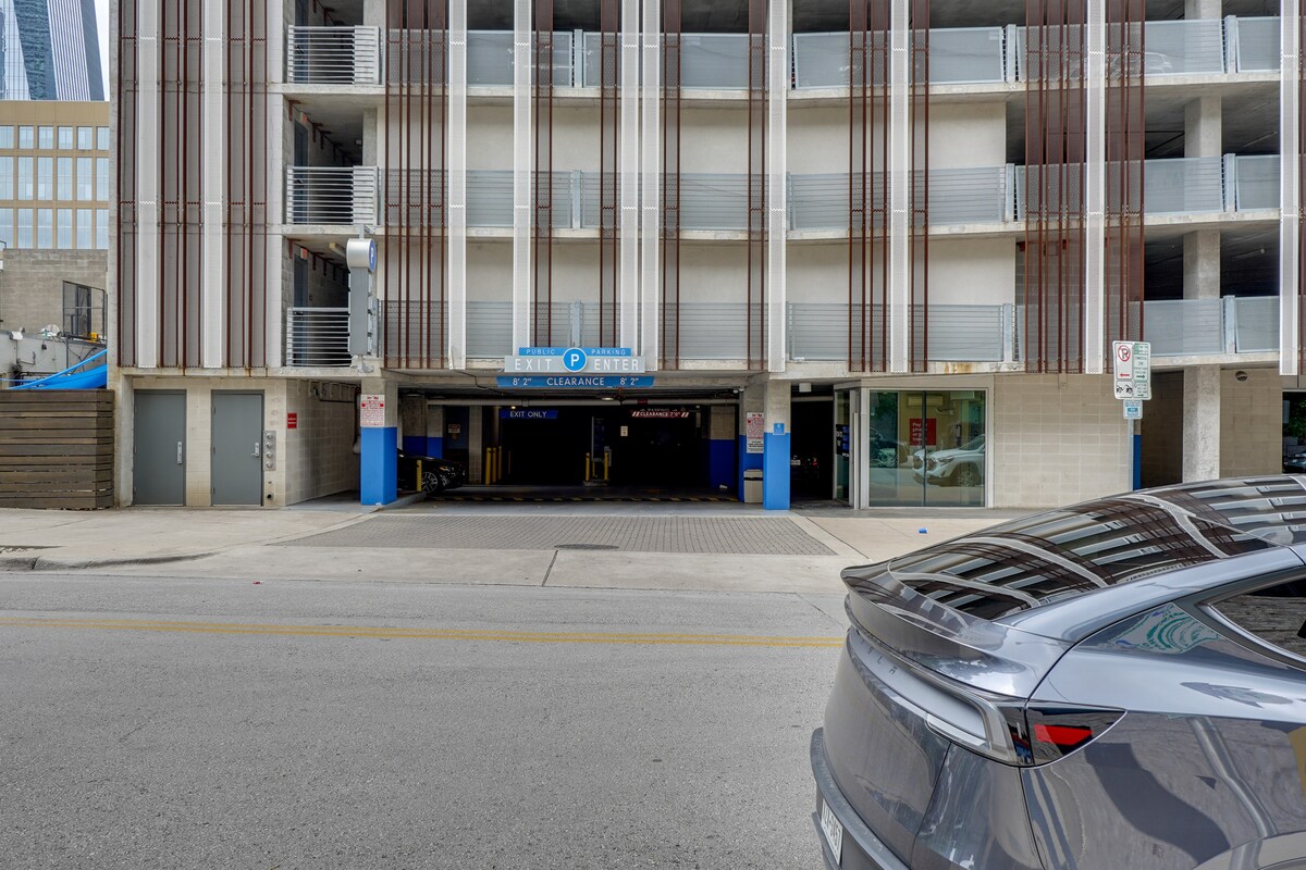 Explore Dtwn Austin! Luxe High-Rise Escape w/ Pool
