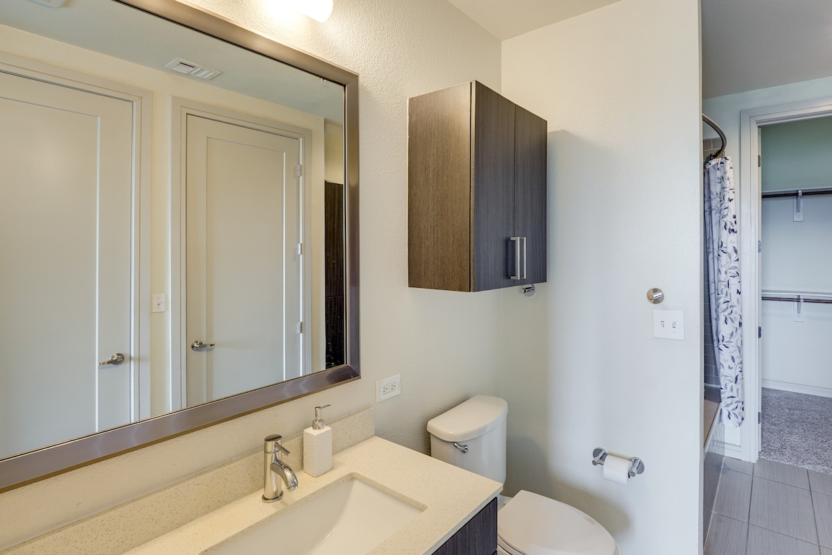 Explore Dtwn Austin! Luxe High-Rise Escape w/ Pool