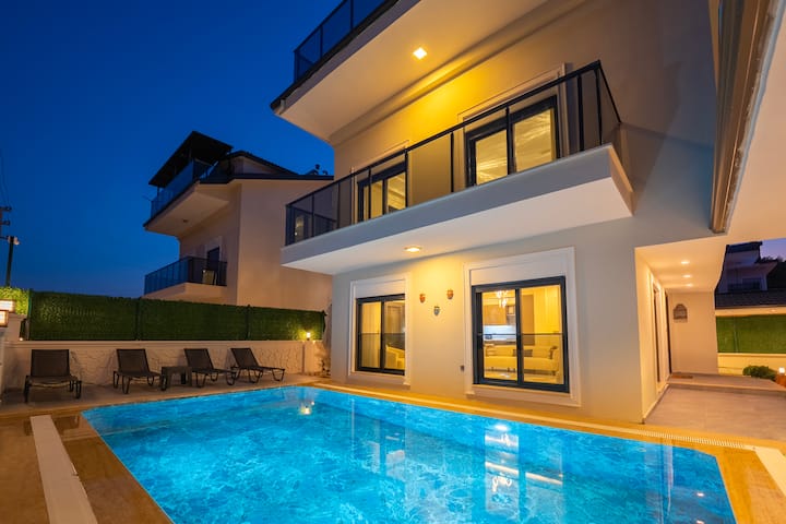 Fethiye Karagedik Mahallesinde 5+1 Müstakil Villa - Fethiye