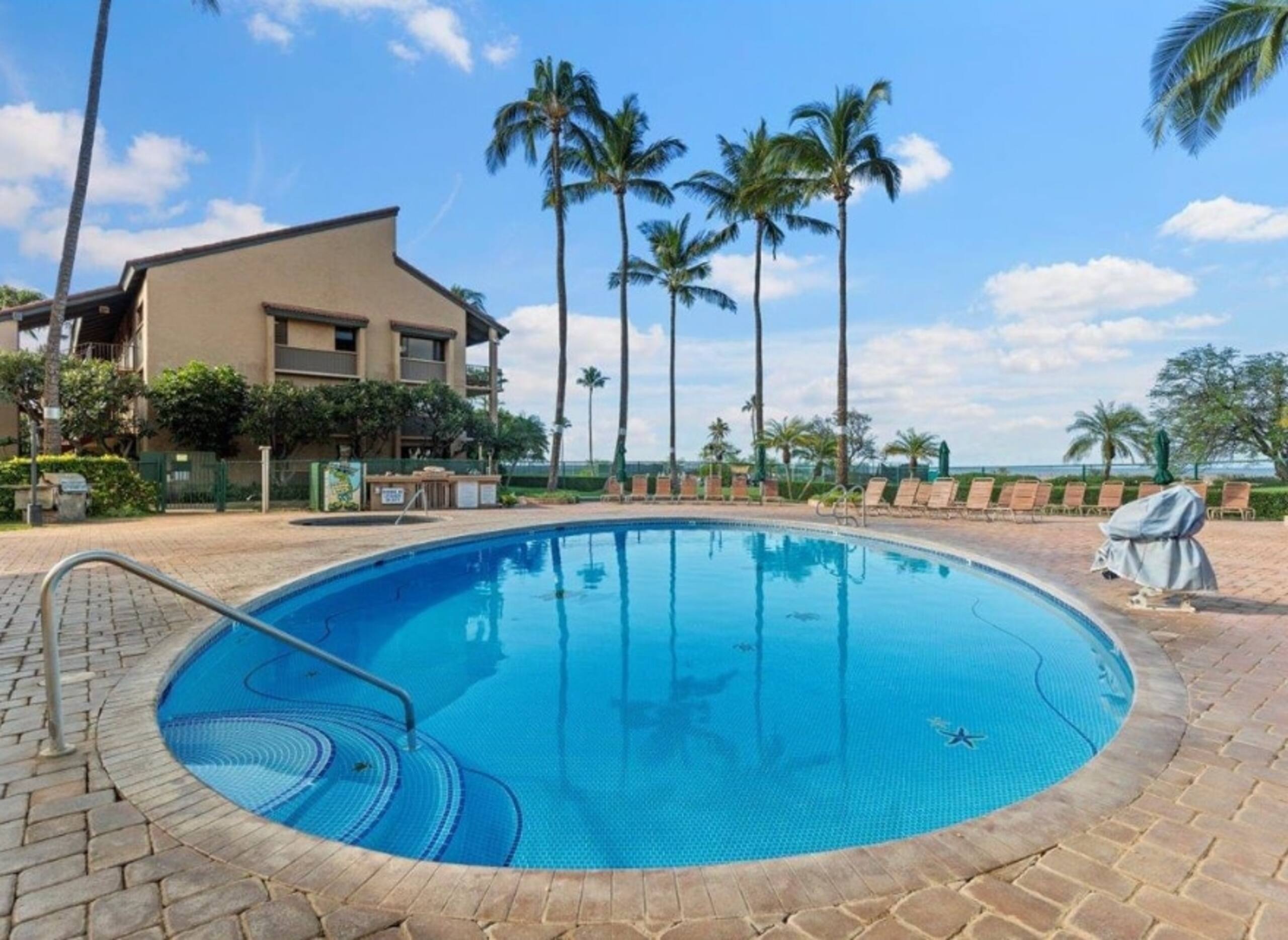 Stunning Luxury Oceanview Condo - Photo 15