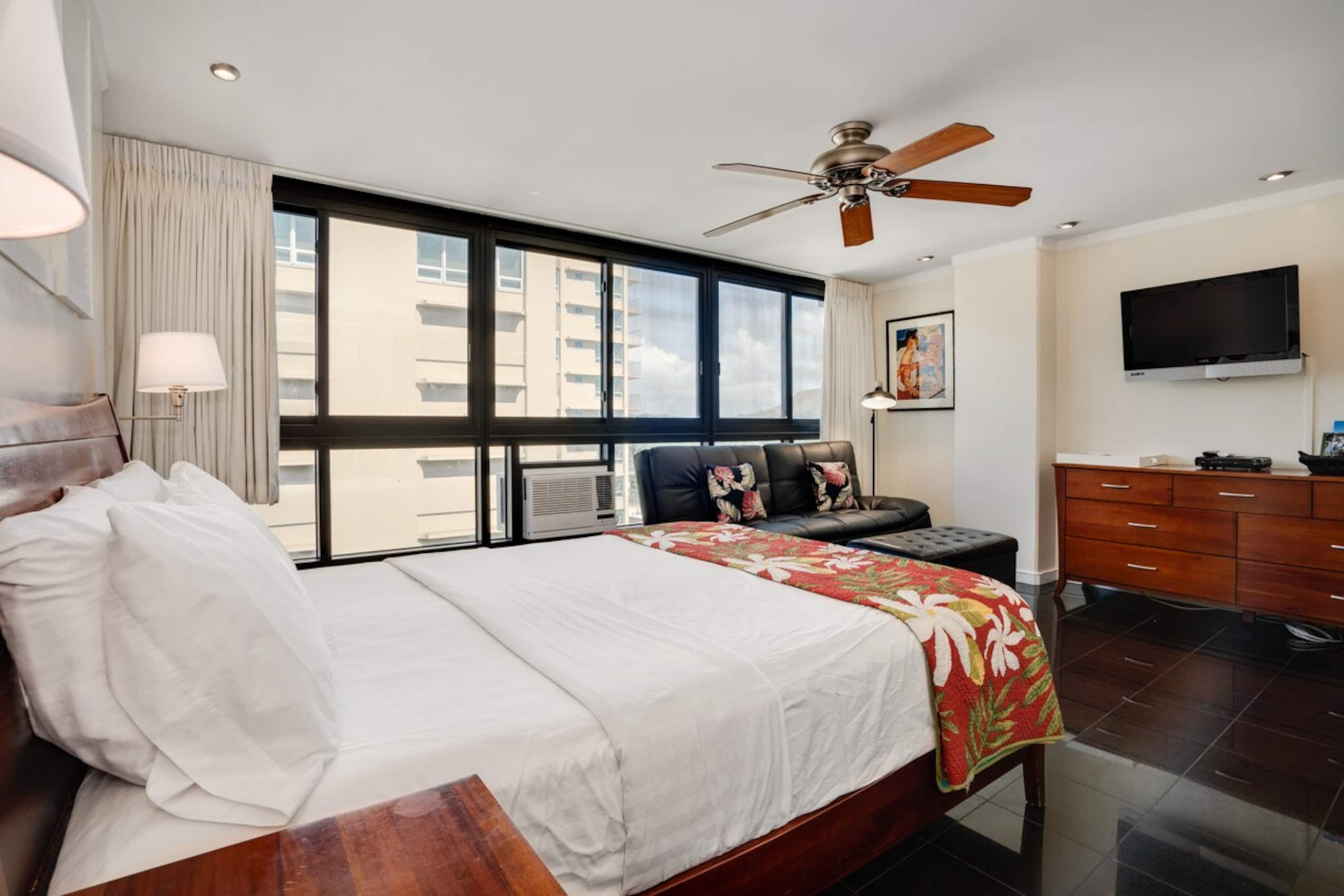 WG 918 at the Waikiki Grand Hotel - Photo 31