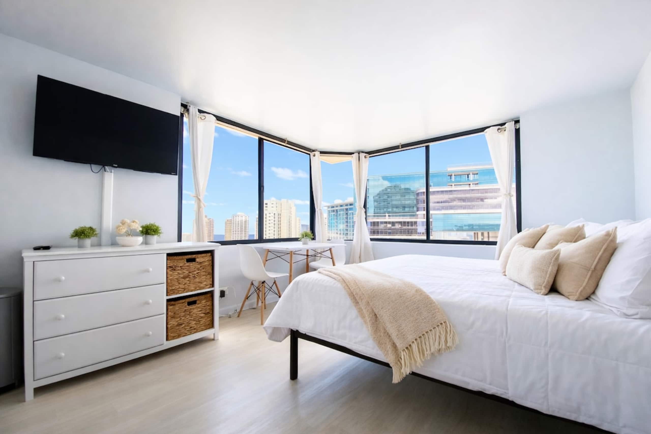 Ocean View at 32 Fl Modern Waikiki Corner Studio - Photo 3