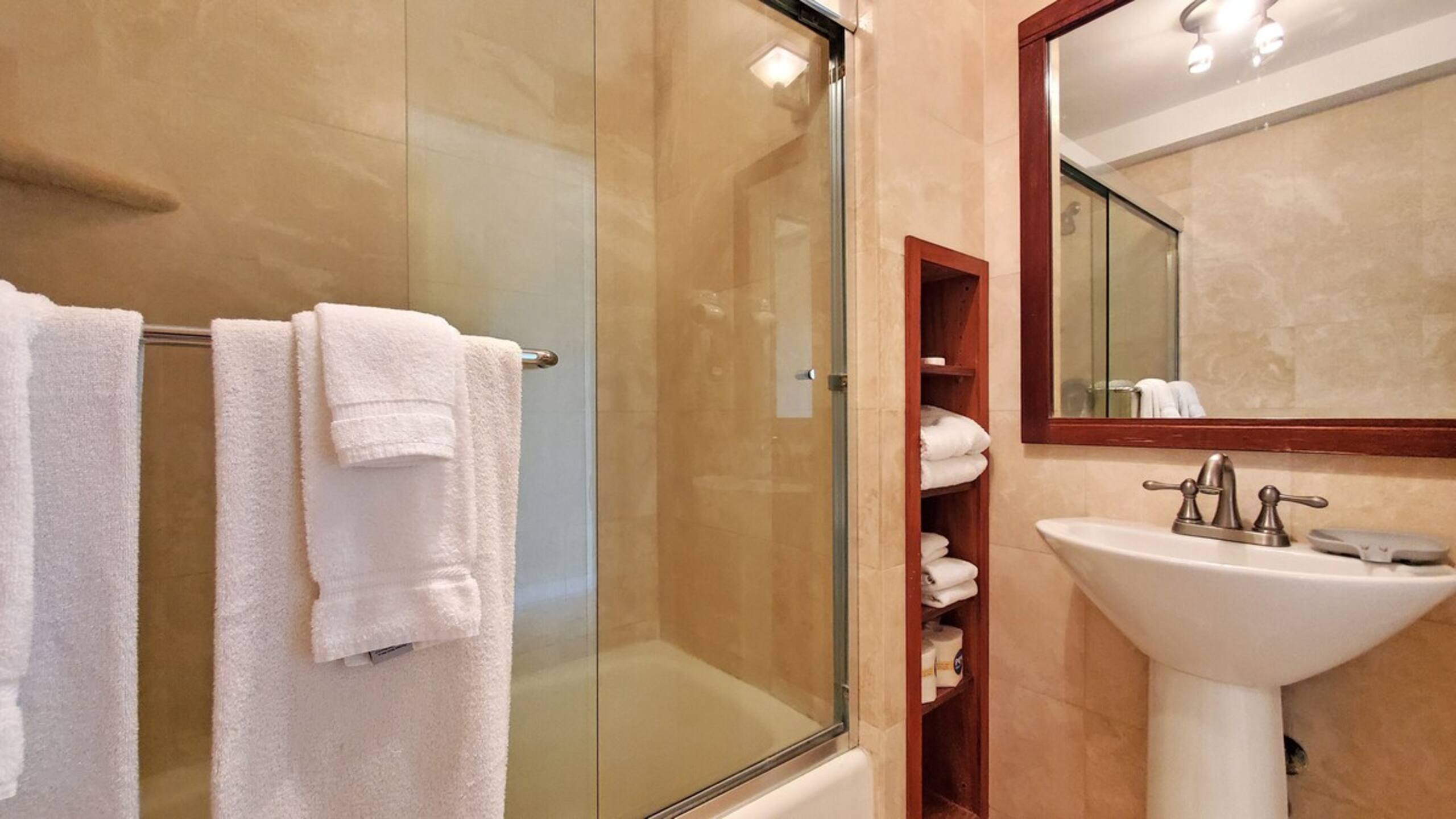 WG 516 Modern Bright Executive Suite - Photo 8