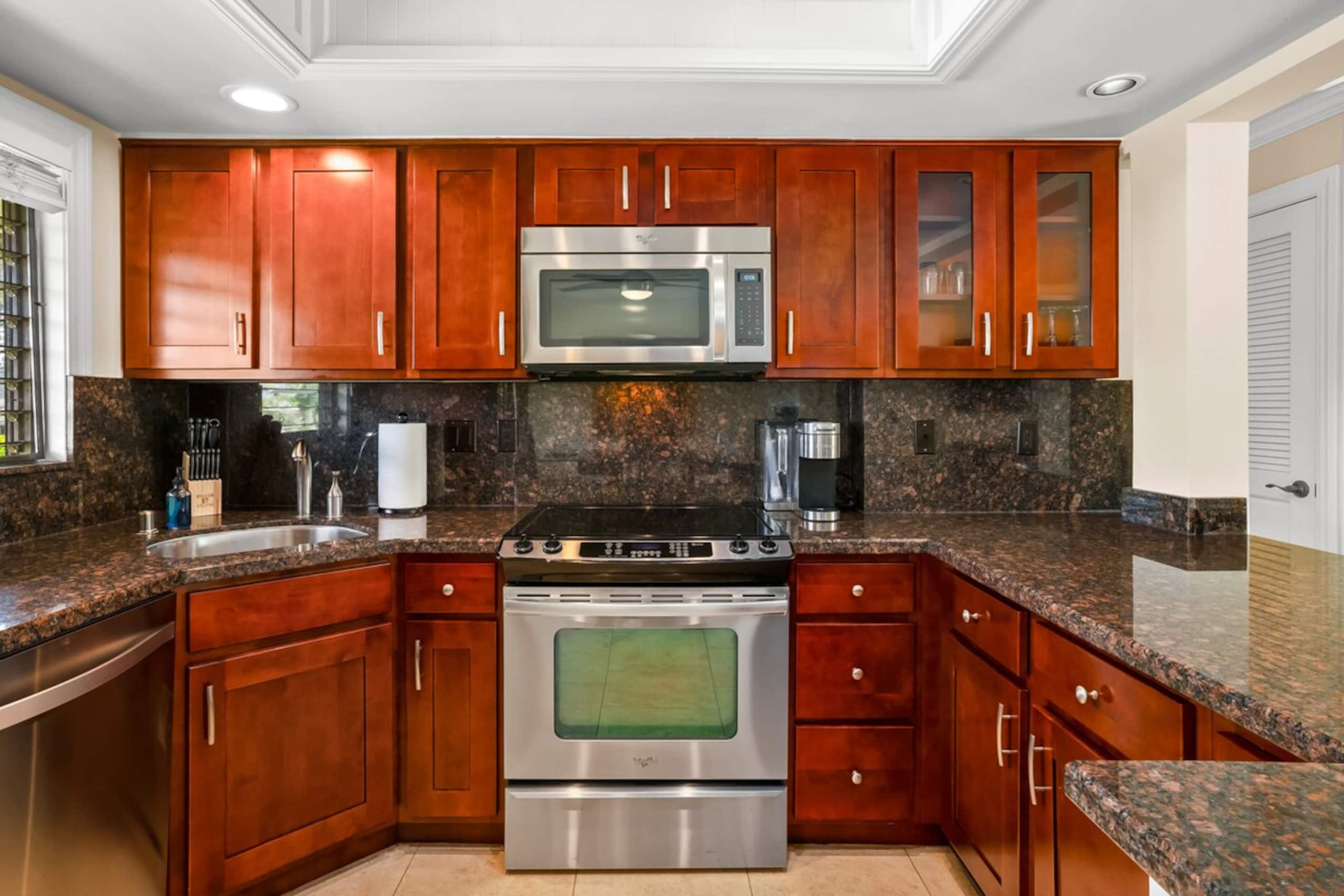 Romance & Luxury in Paradise Newly Appointed - Photo 10