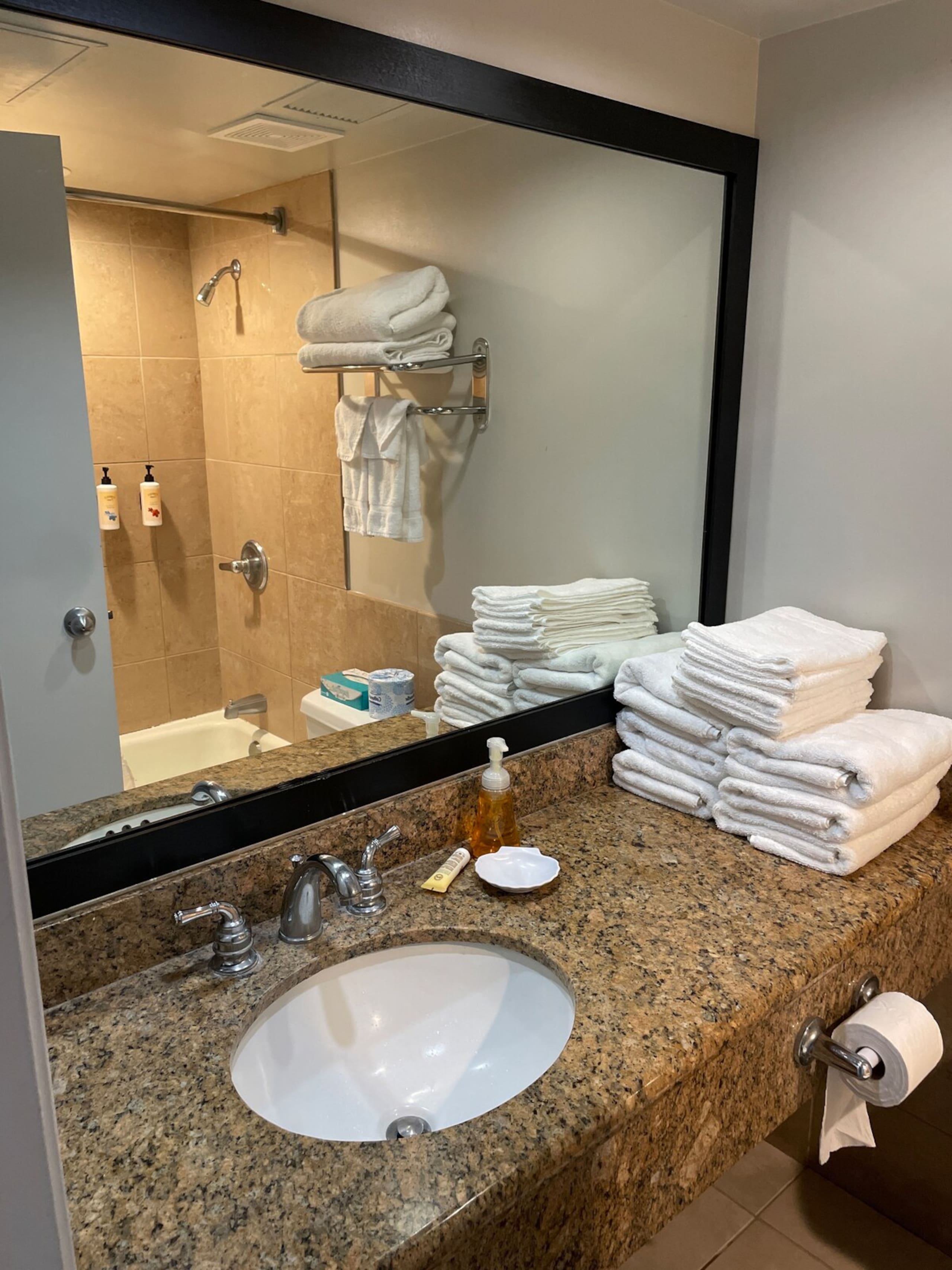 Studio with two queen beds in Palms at Waikiki - Photo 8