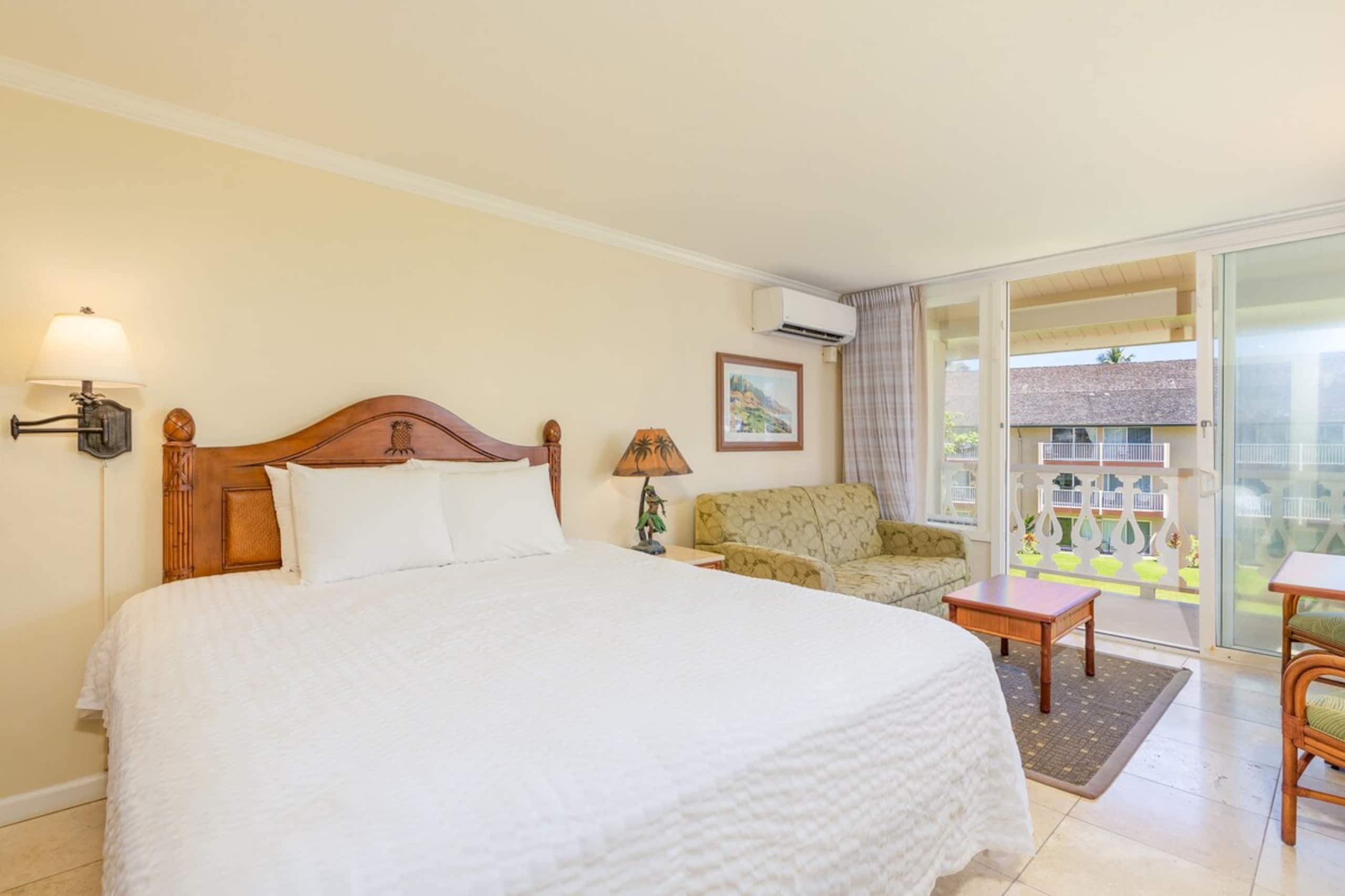 Relaxed escape w/ lanai & pool access - Photo 3