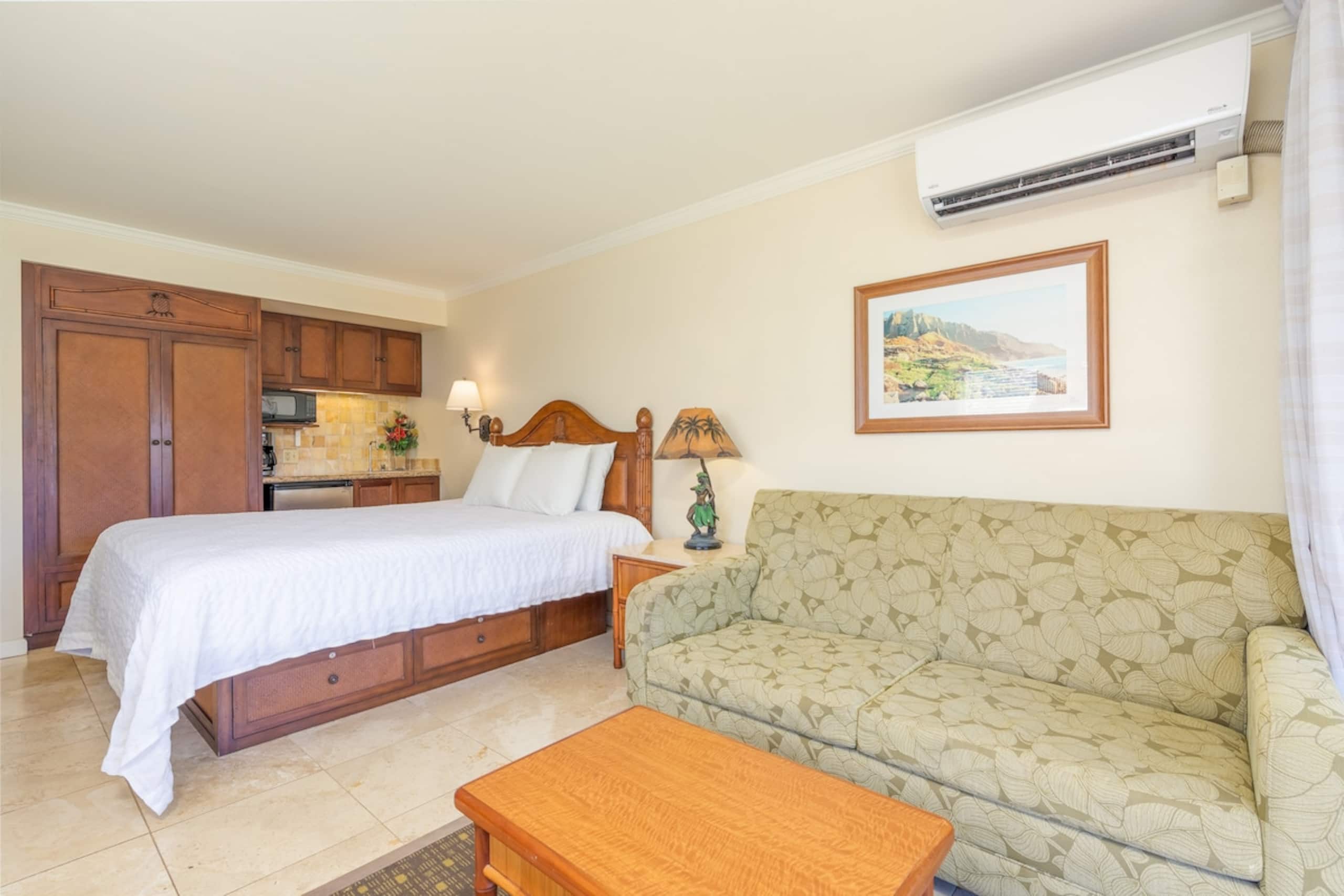 Relaxed escape w/ lanai & pool access - Photo 1
