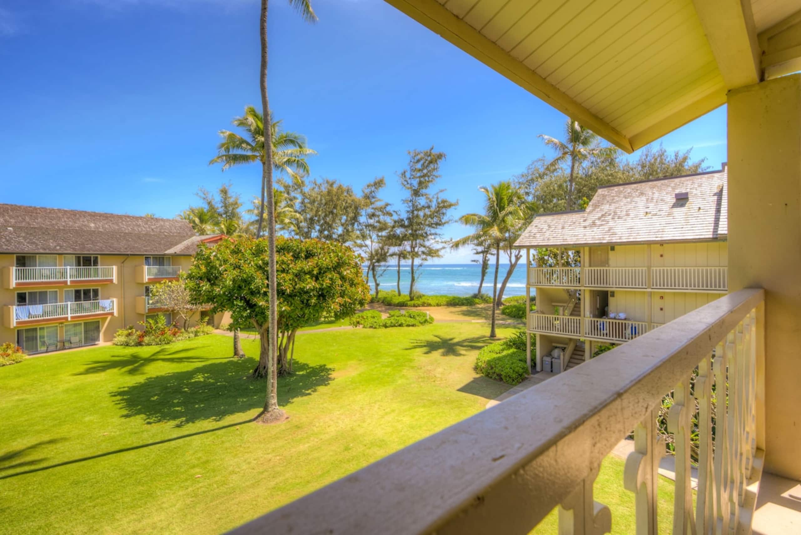 Relaxed escape w/ lanai & pool access - Photo 15